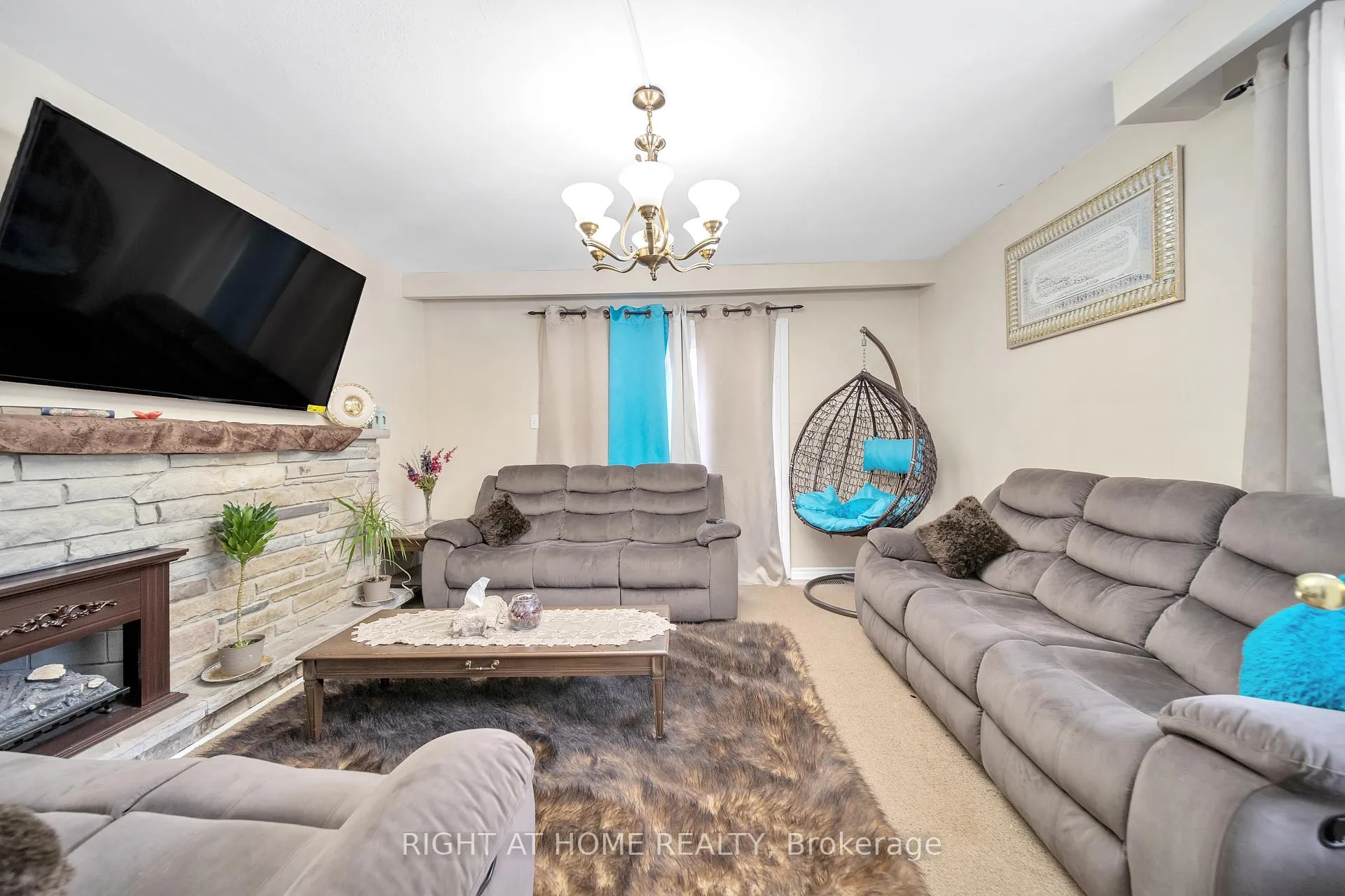 Photo 13 of 272 Westcourt Place, Waterloo — HOMEH