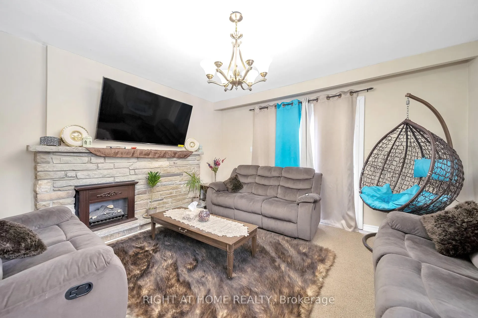 Photo 14 of 272 Westcourt Place, Waterloo — HOMEH