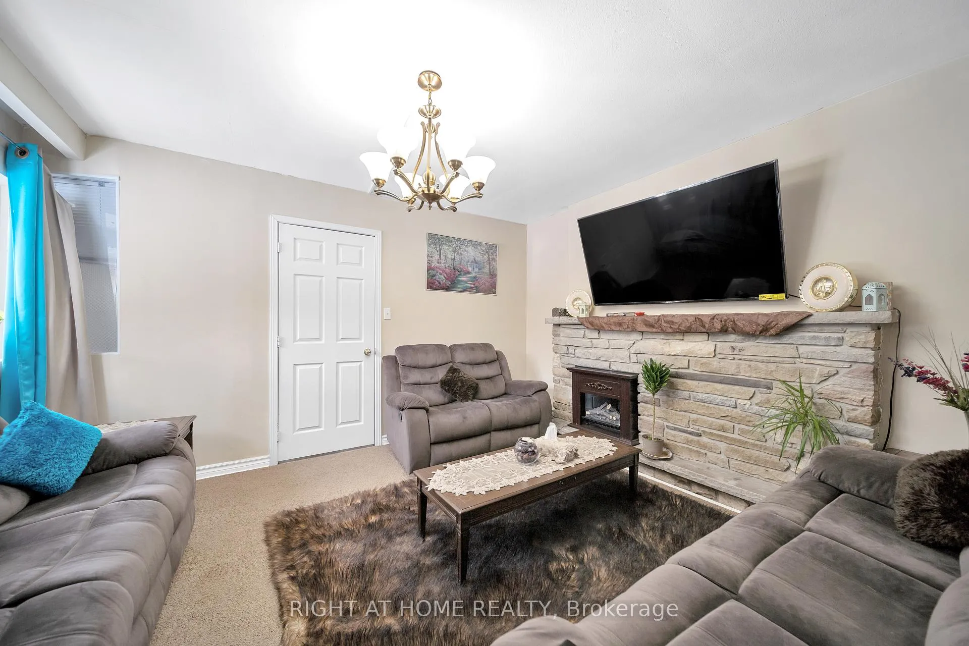 Photo 15 of 272 Westcourt Place, Waterloo — HOMEH