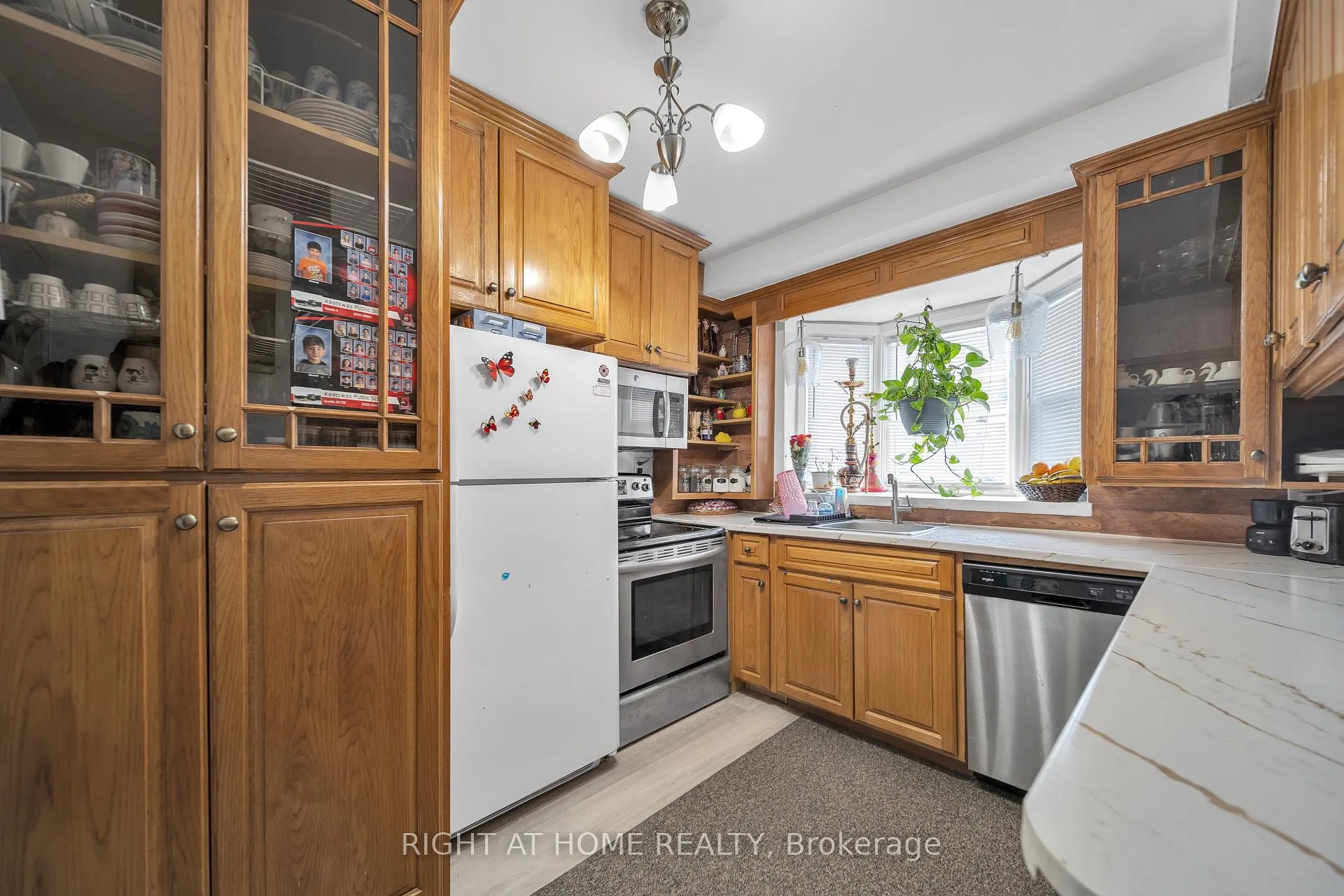 Photo 17 of 272 Westcourt Place, Waterloo — HOMEH