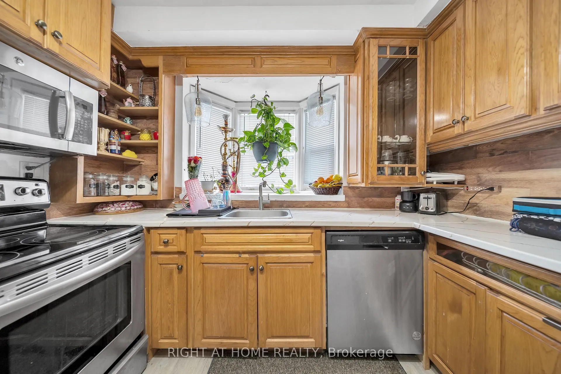 Photo 19 of 272 Westcourt Place, Waterloo — HOMEH