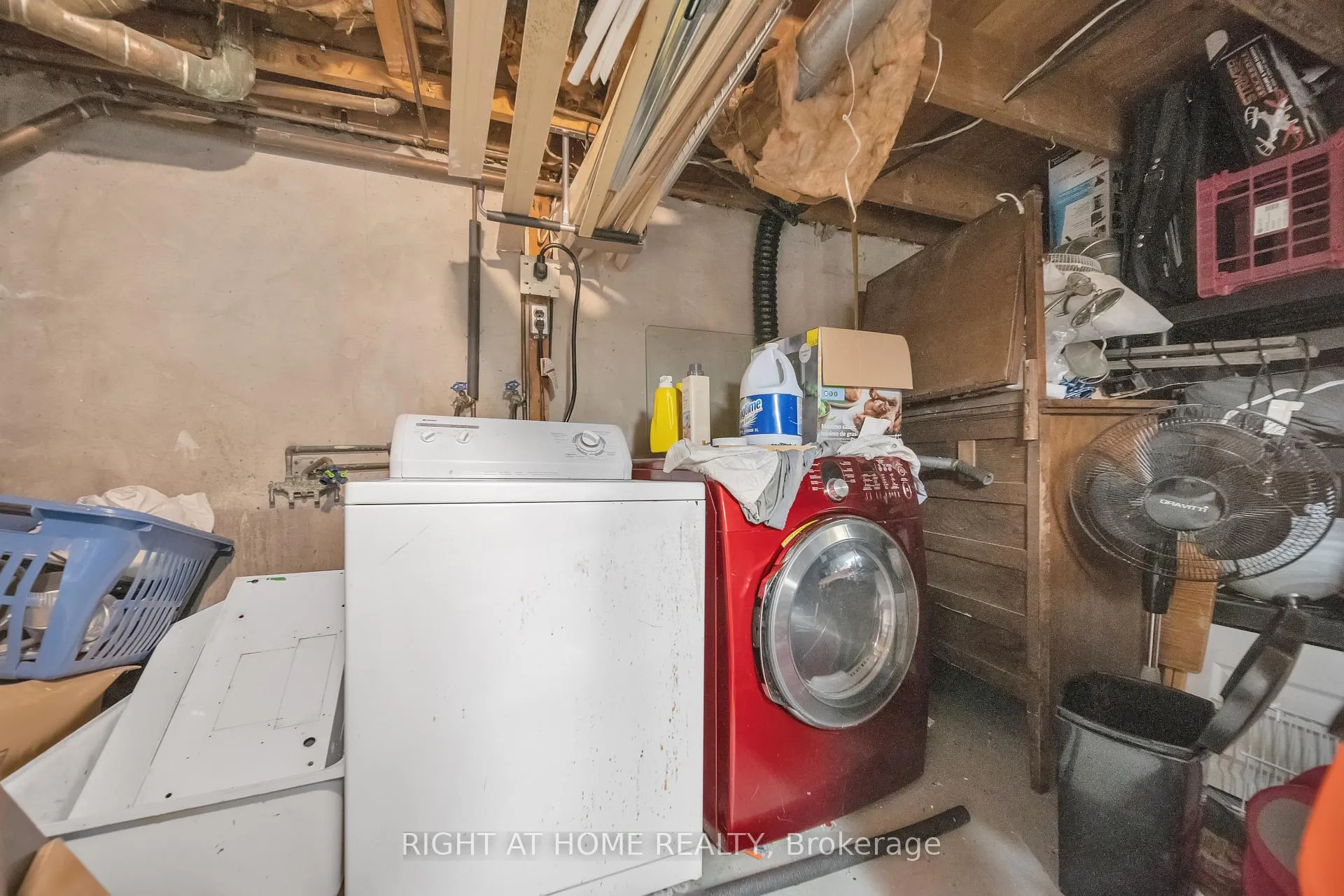 Photo 35 of 272 Westcourt Place, Waterloo — HOMEH