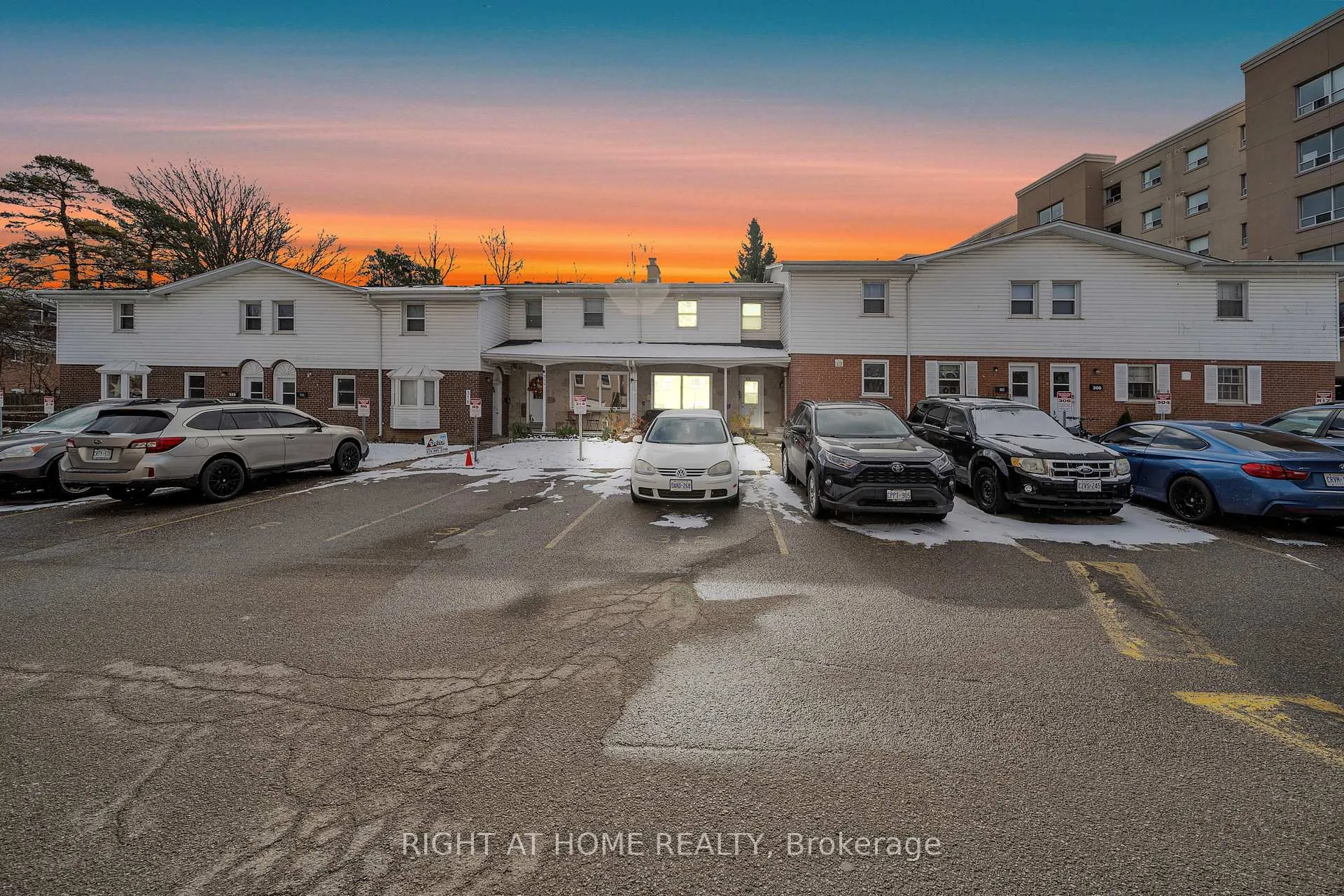 Photo 1 of 312 Westcourt Place, Waterloo — HOMEH