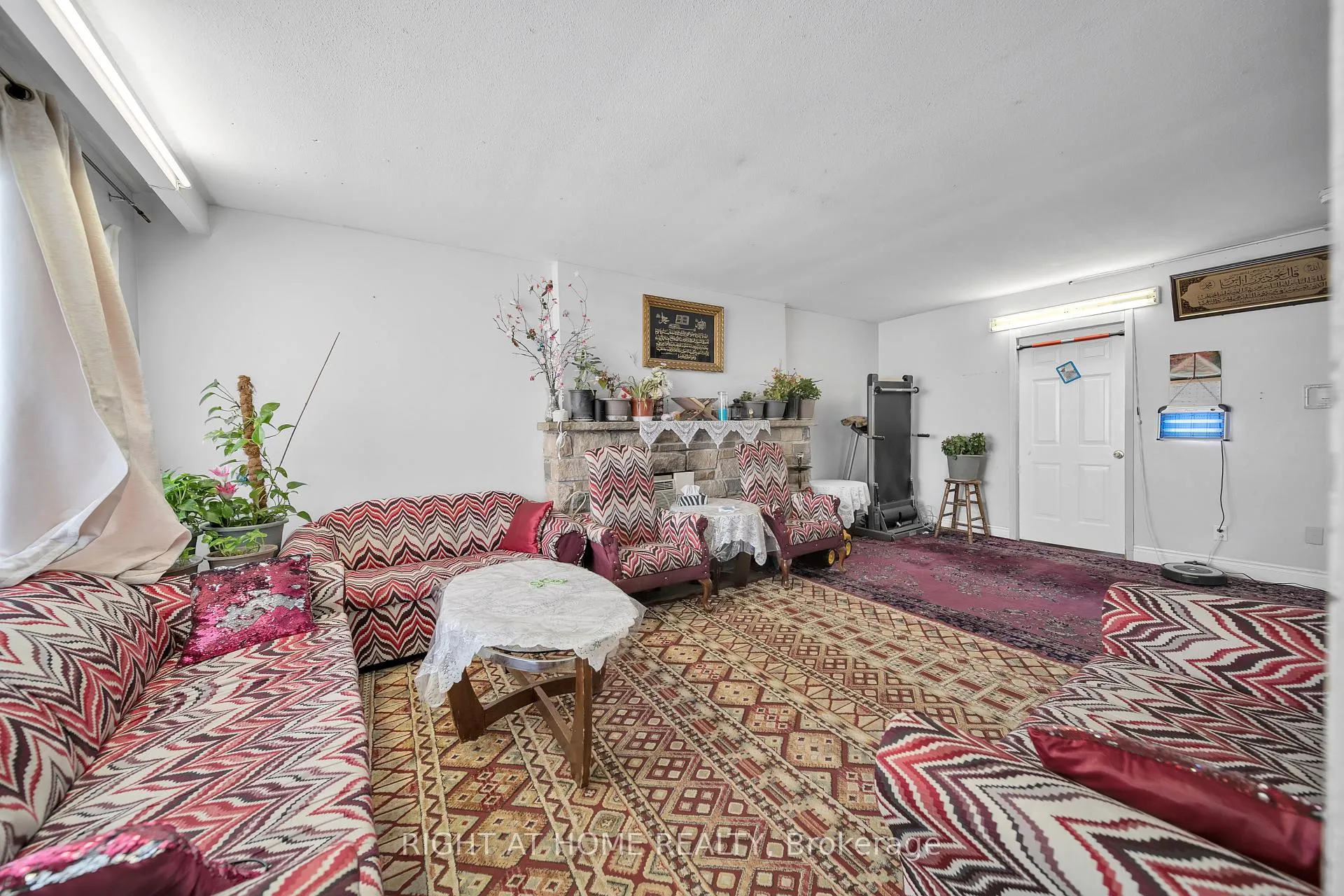 Photo 5 of 312 Westcourt Place, Waterloo — HOMEH