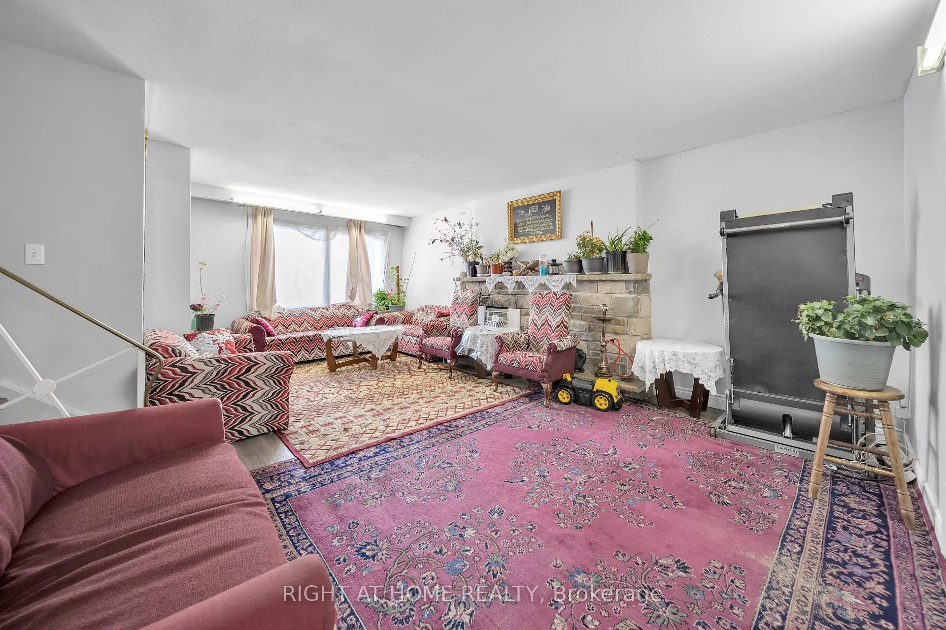 Photo 7 of 312 Westcourt Place, Waterloo — HOMEH