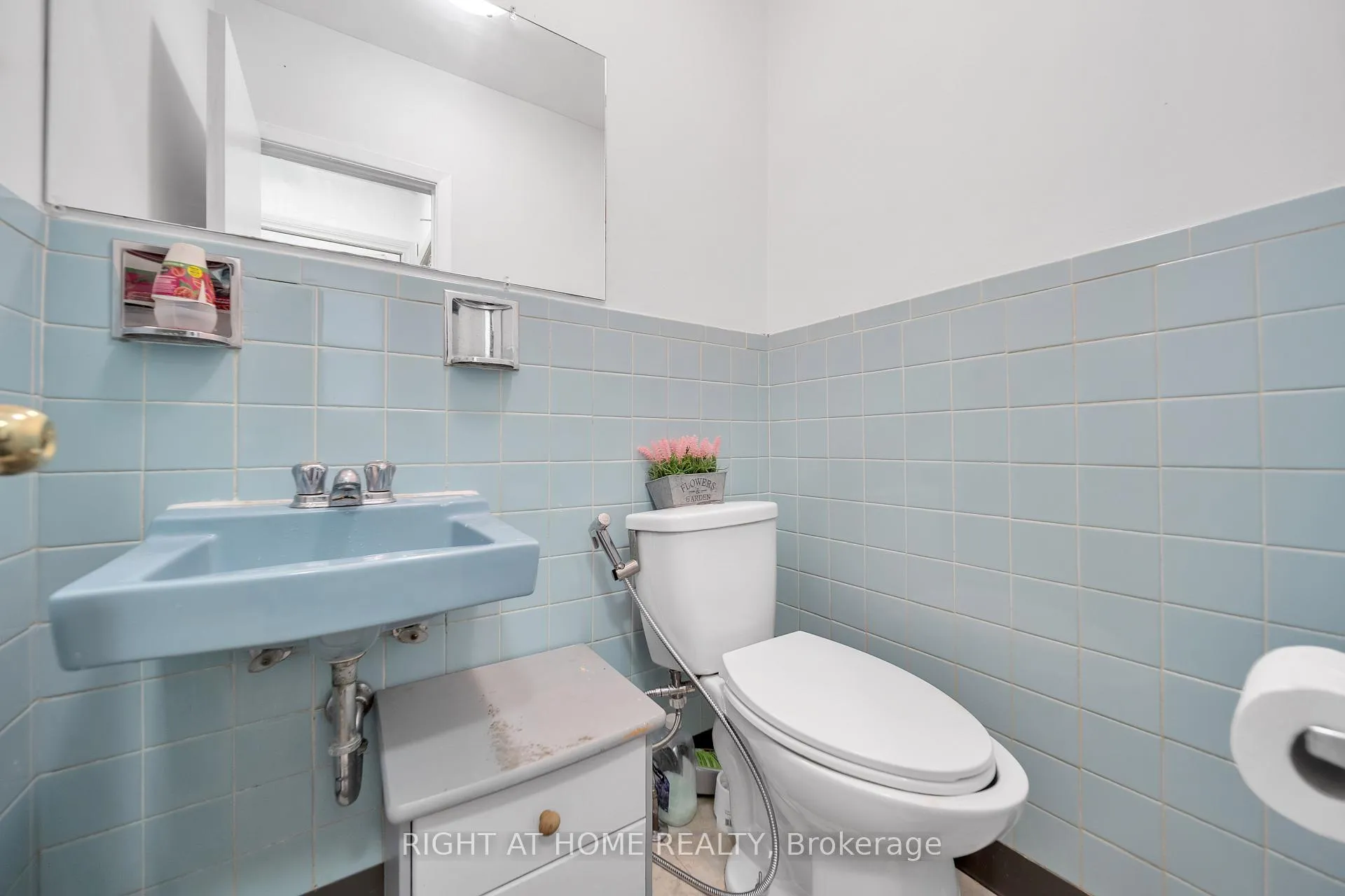 Photo 9 of 312 Westcourt Place, Waterloo — HOMEH