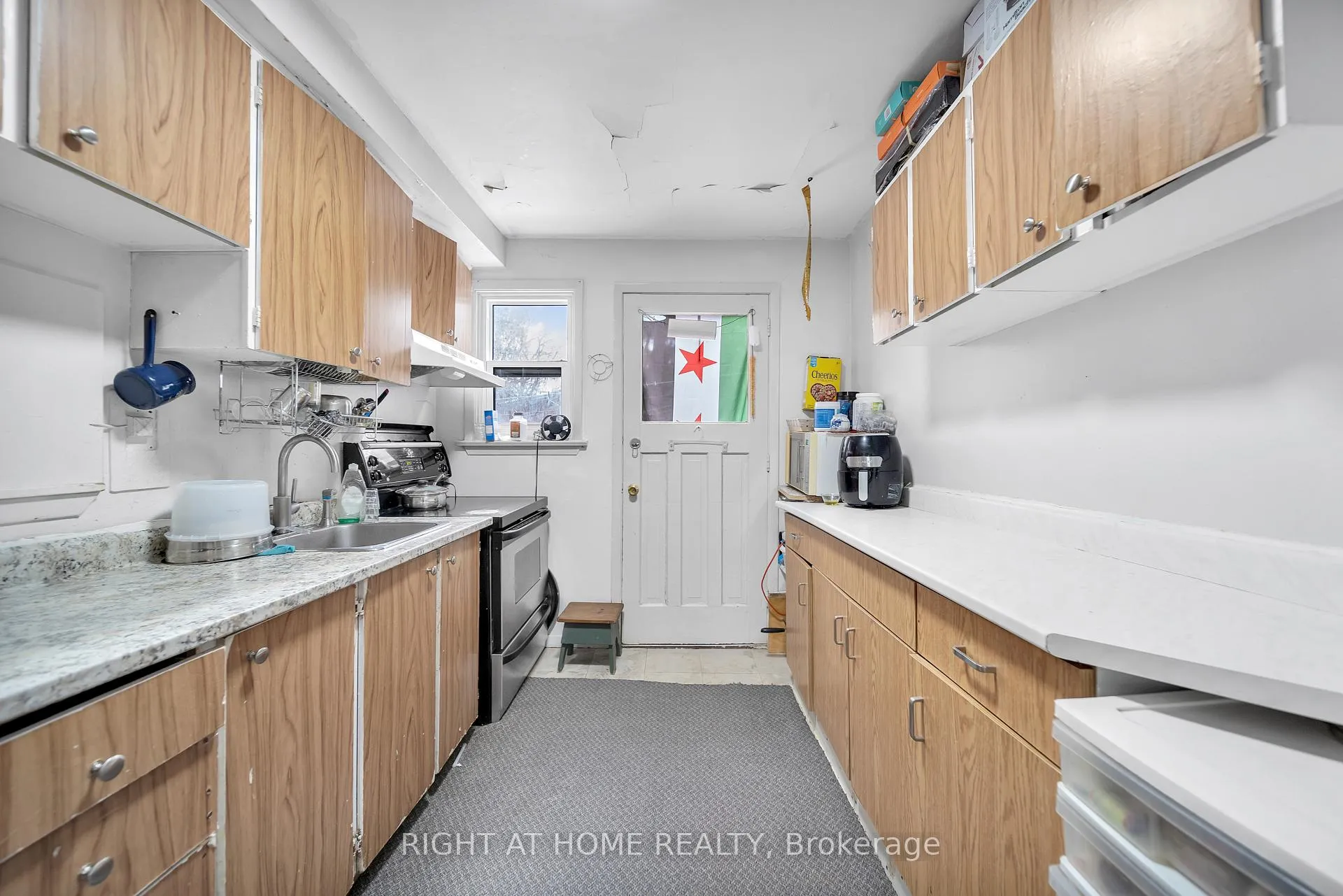 Photo 10 of 312 Westcourt Place, Waterloo — HOMEH