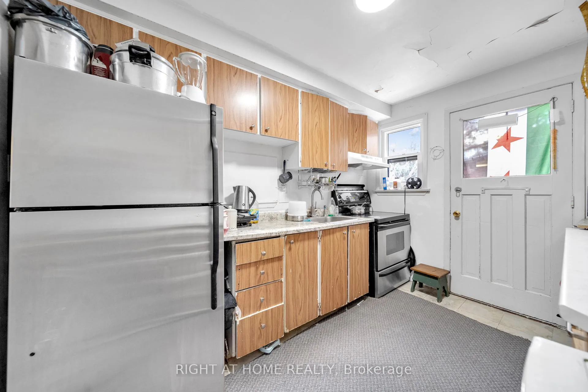 Photo 11 of 312 Westcourt Place, Waterloo — HOMEH