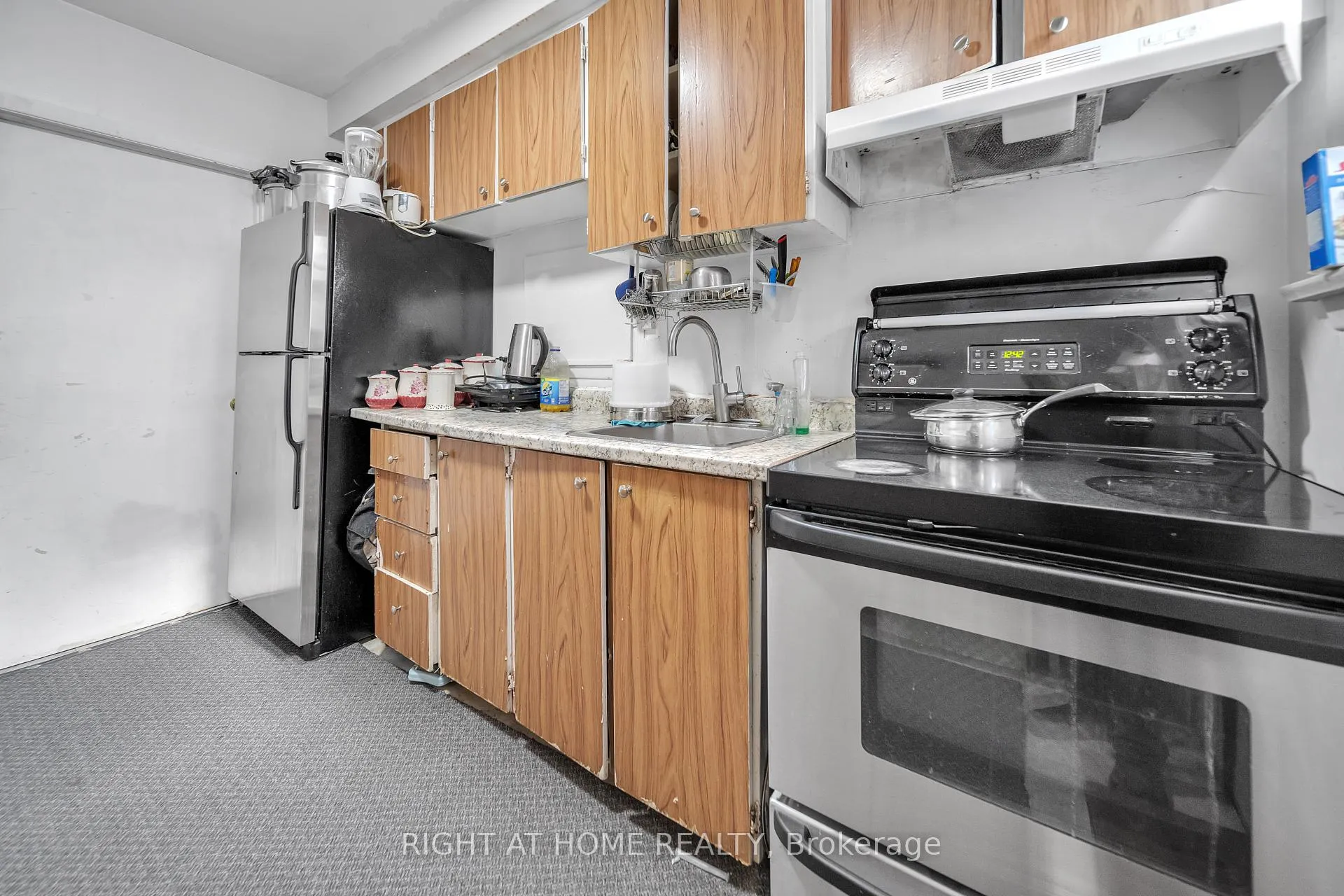 Photo 13 of 312 Westcourt Place, Waterloo — HOMEH