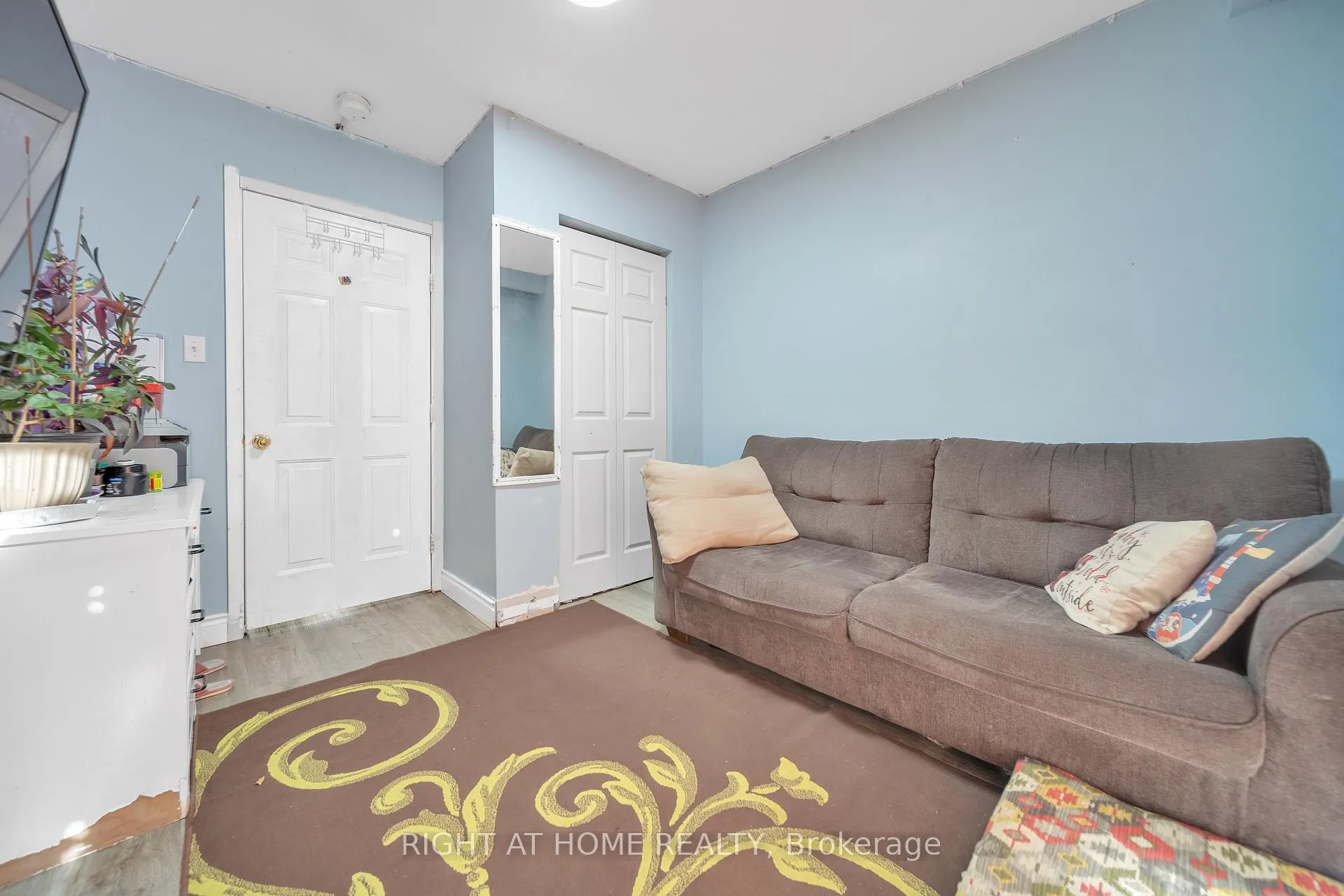 Photo 14 of 312 Westcourt Place, Waterloo — HOMEH