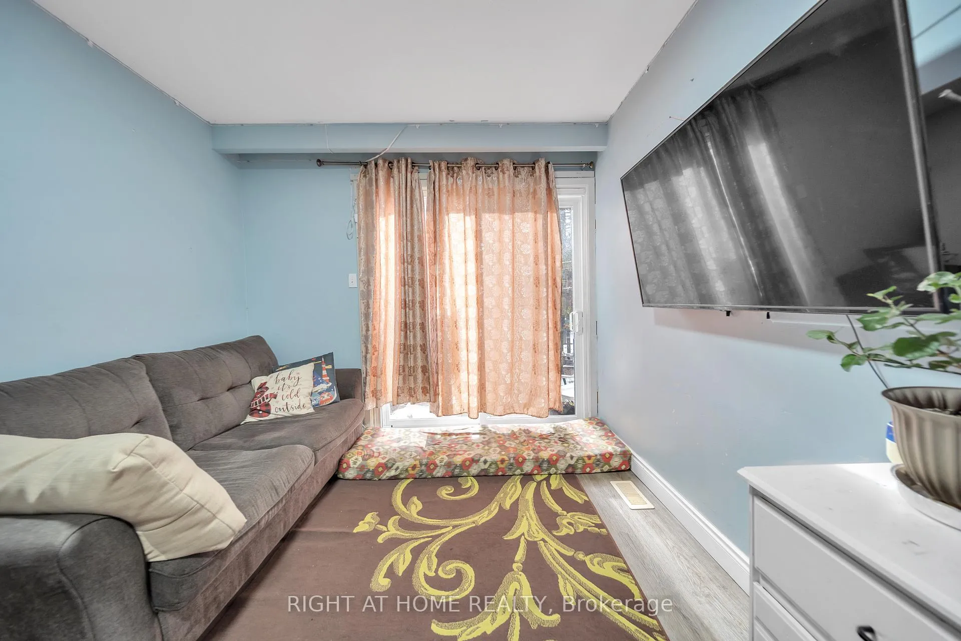 Photo 15 of 312 Westcourt Place, Waterloo — HOMEH