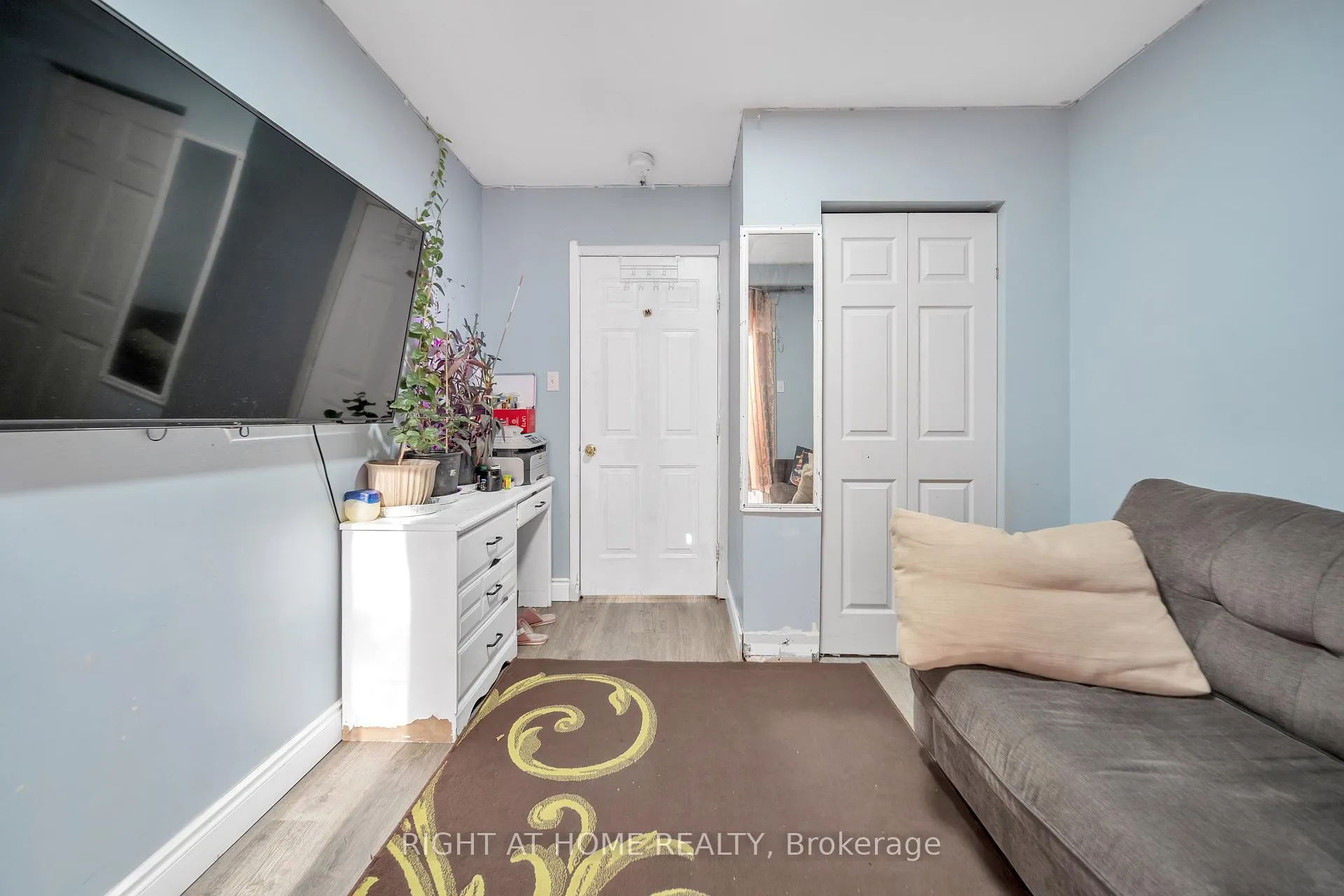 Photo 16 of 312 Westcourt Place, Waterloo — HOMEH