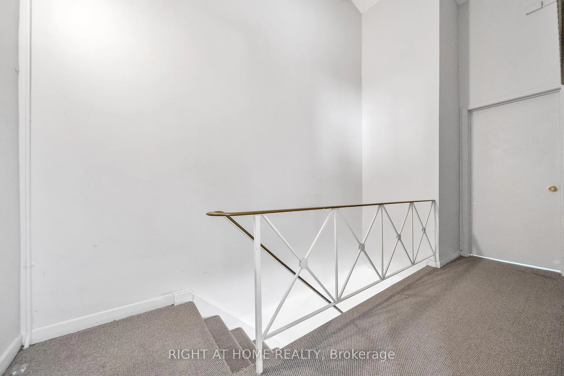 Photo 17 of 312 Westcourt Place, Waterloo — HOMEH
