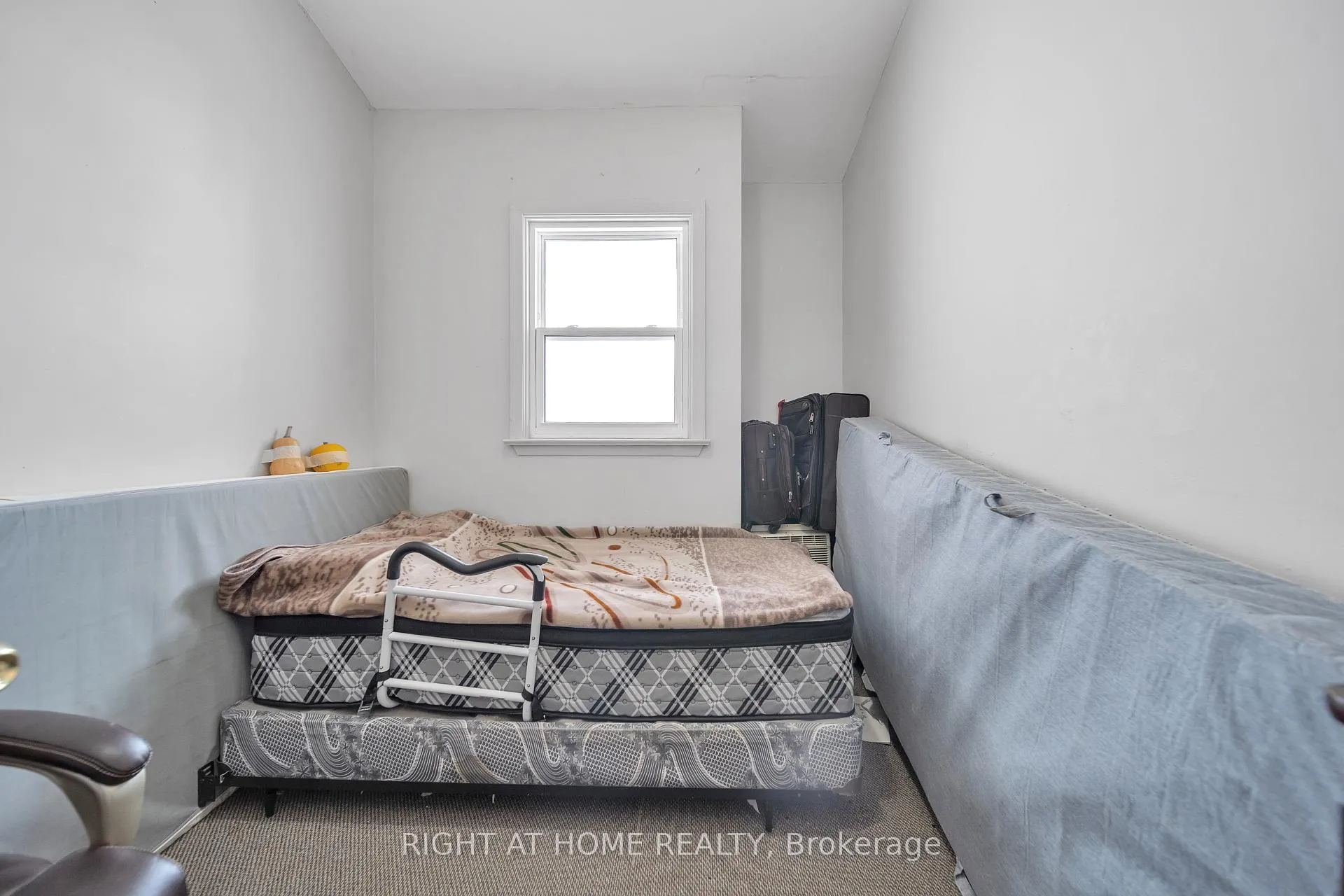 Photo 25 of 312 Westcourt Place, Waterloo — HOMEH