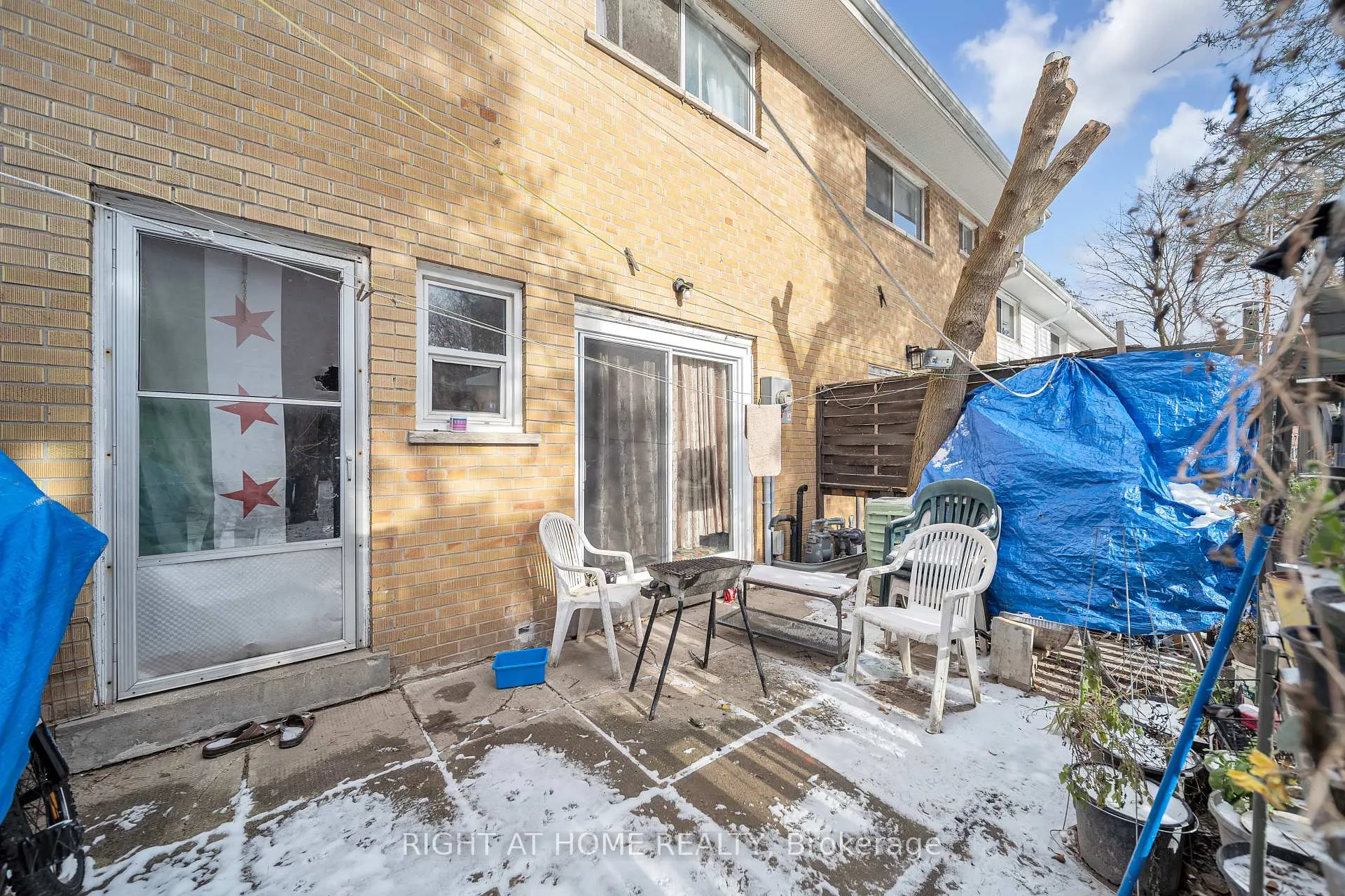 Photo 31 of 312 Westcourt Place, Waterloo — HOMEH