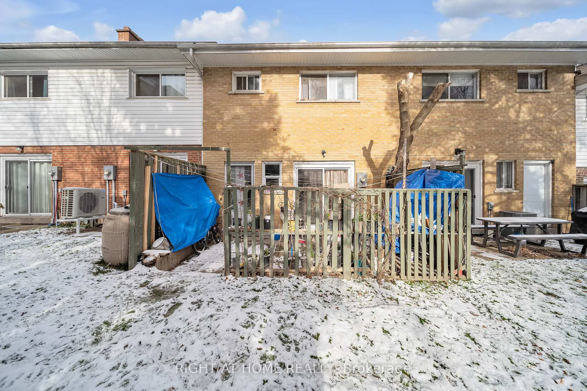 Photo 32 of 312 Westcourt Place, Waterloo — HOMEH
