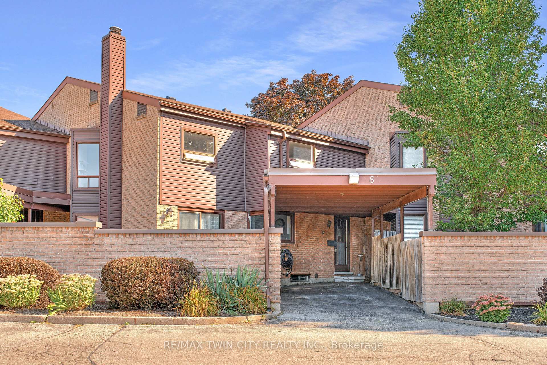 Photo 1 of Unit 8, 28 Underhill Crescent, Kitchener — HOMEH