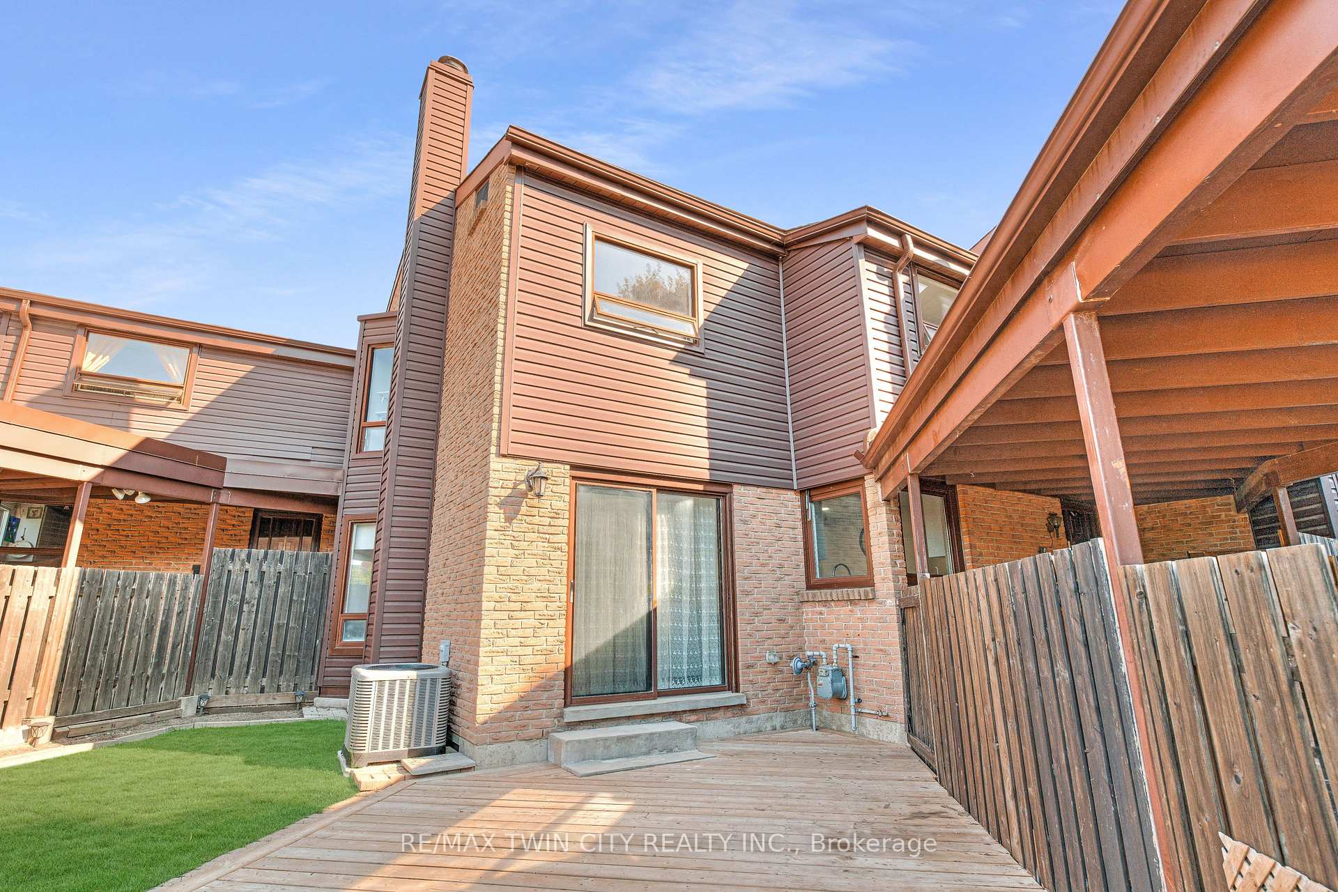 Photo 3 of Unit 8, 28 Underhill Crescent, Kitchener — HOMEH