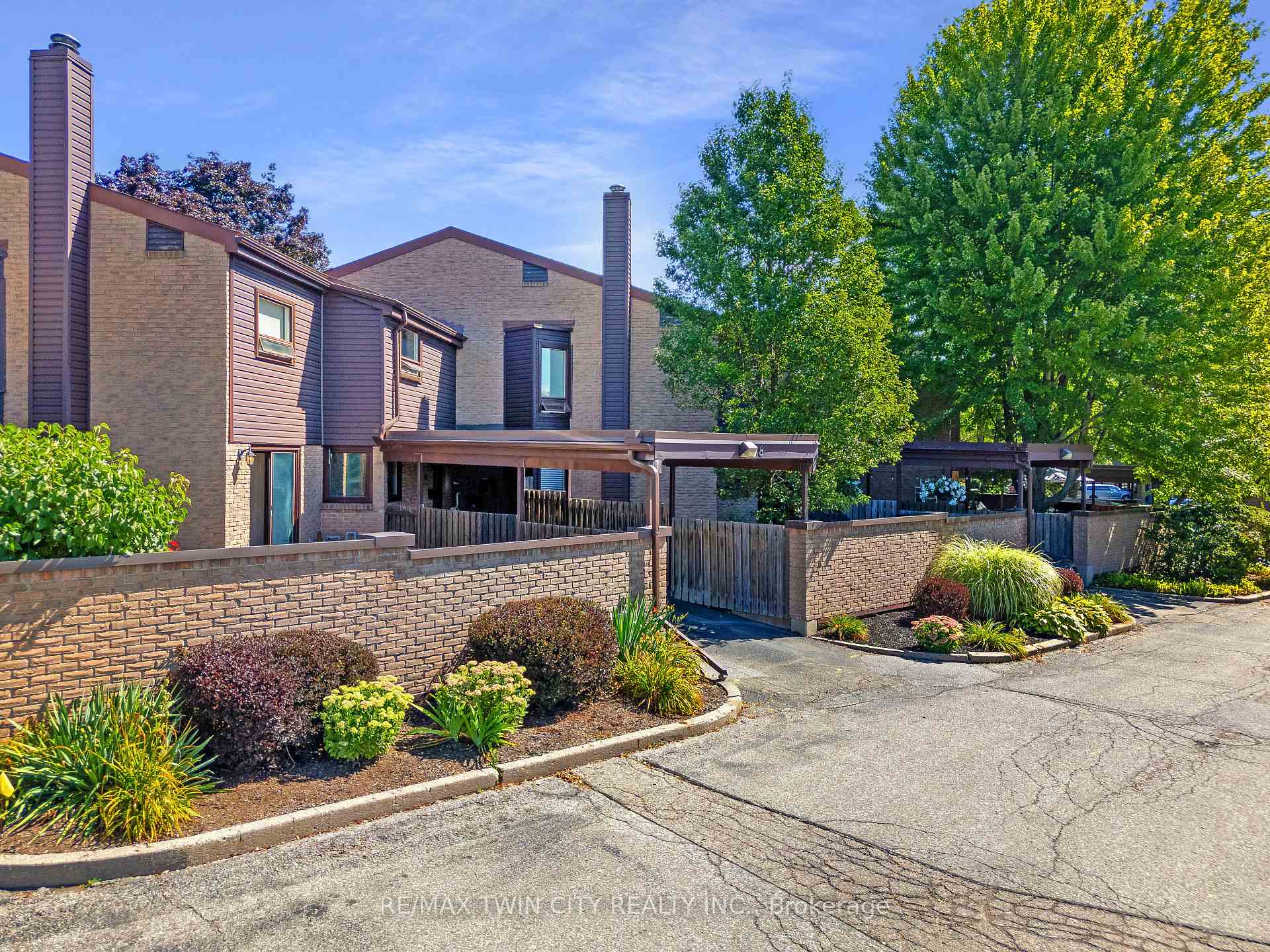 Photo 33 of Unit 8, 28 Underhill Crescent, Kitchener — HOMEH