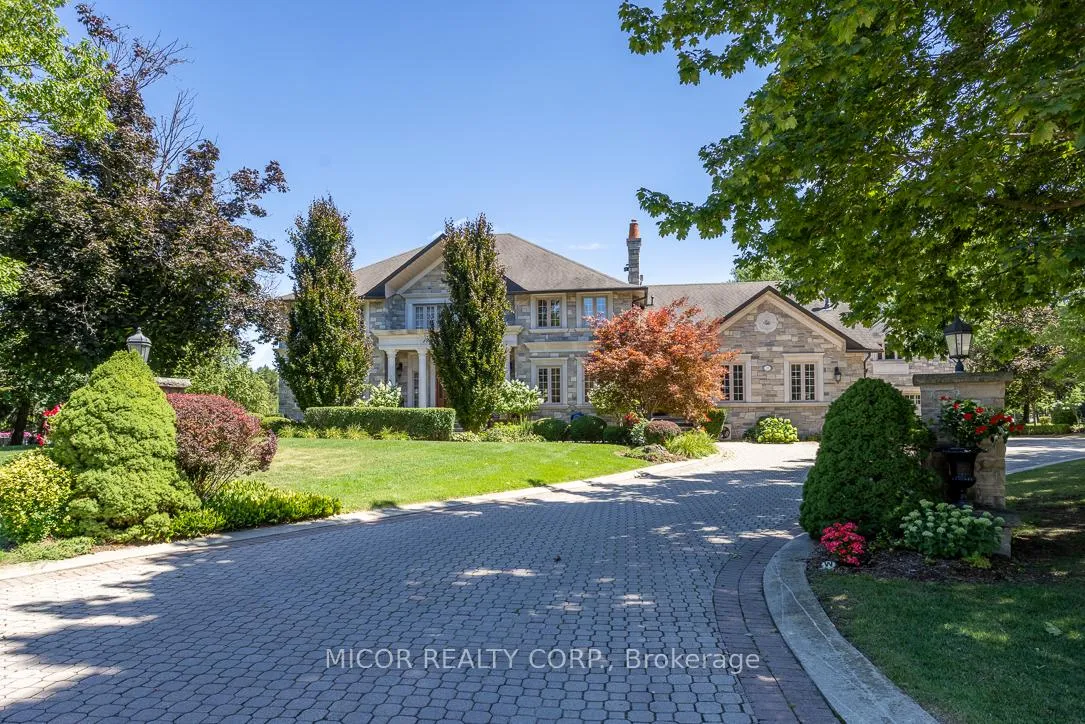Front of 11 Meadowland Court