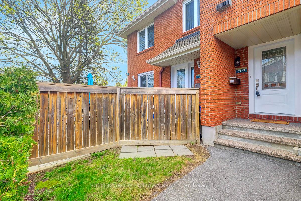 Photo 3 of Unit 207, 1765 Cabaret Lane, Ottawa, Fallingbrook/Pineridge — HOMEH