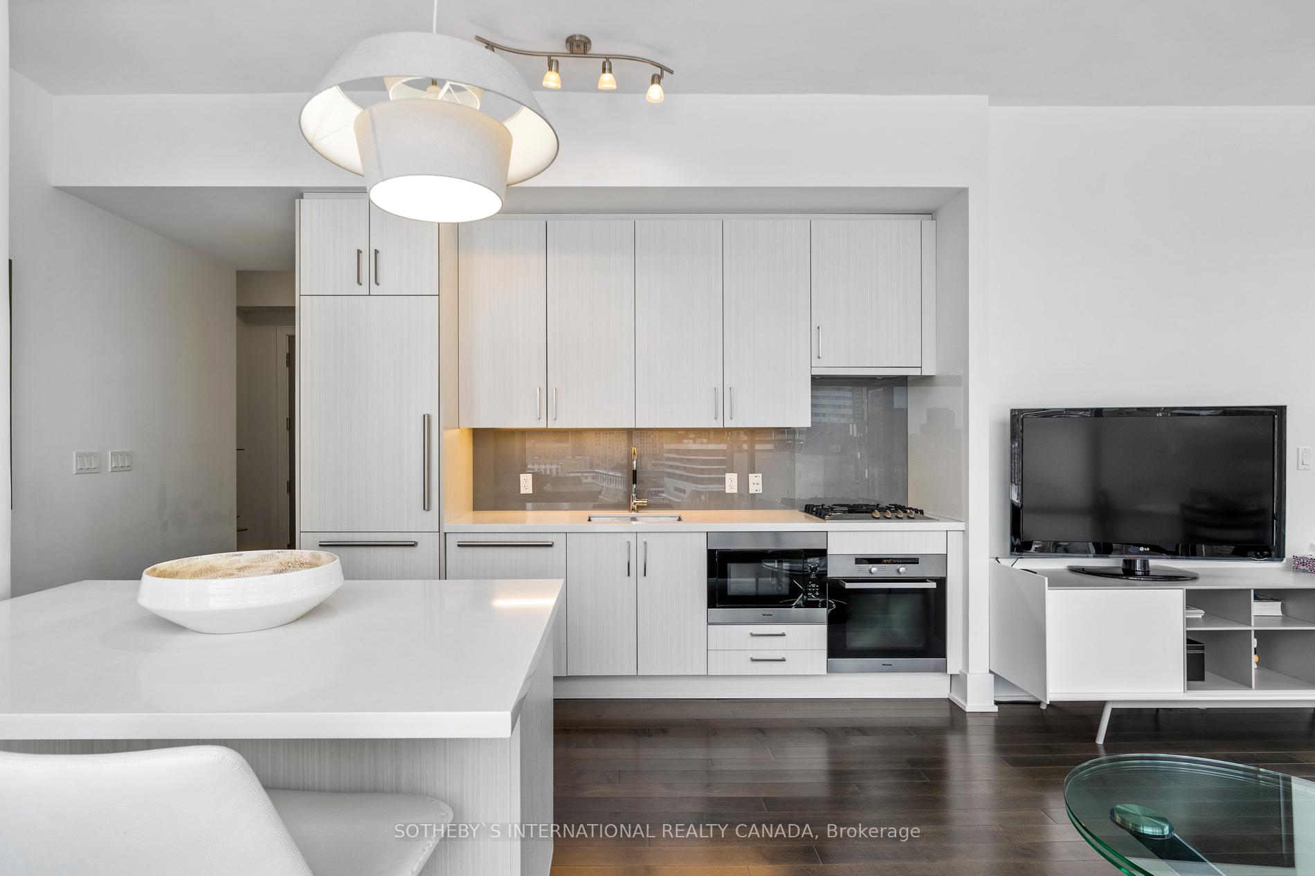 Photo 4 of Unit 803, 39 Queens Quay E, Toronto, Waterfront Communities — HOMEH
