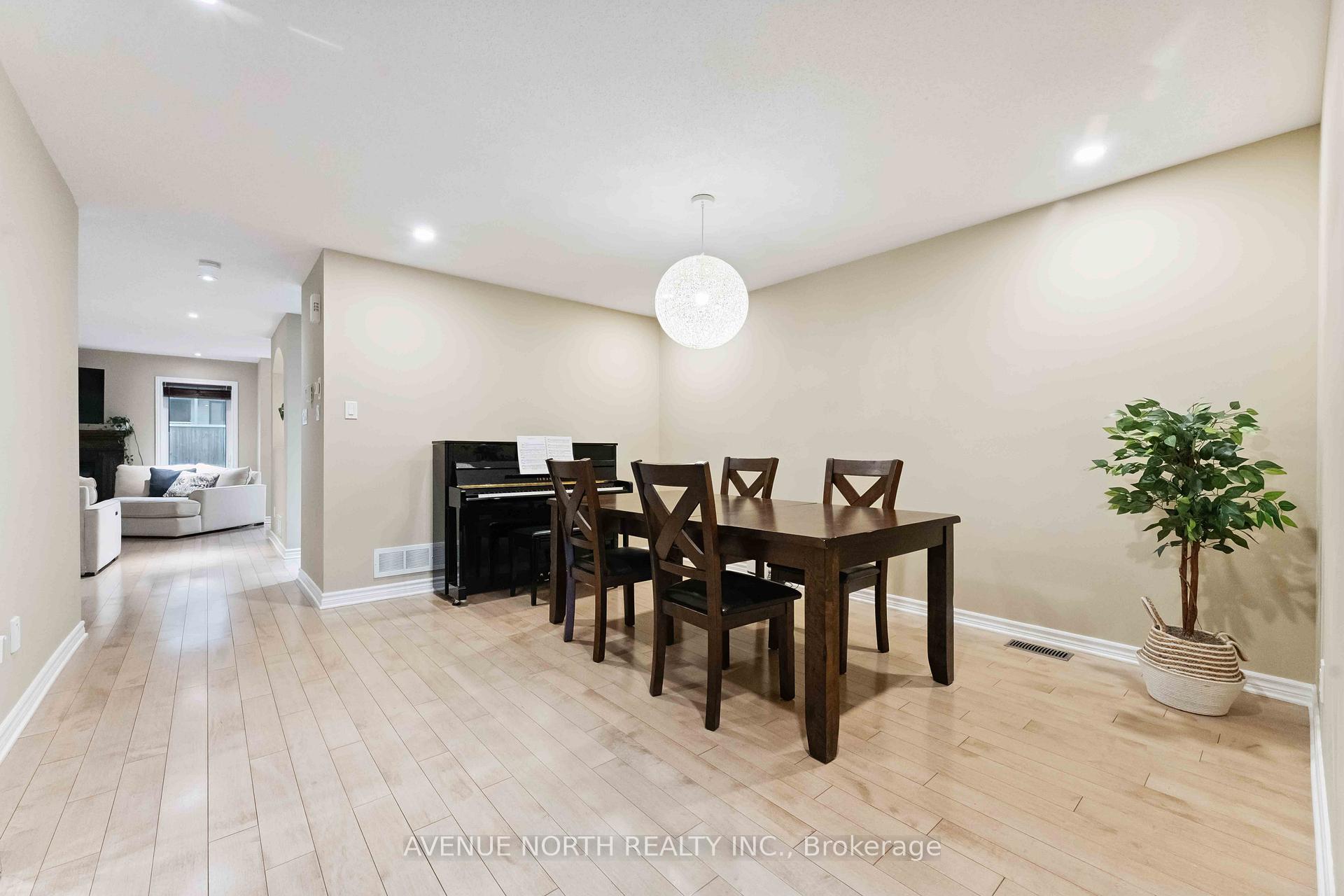Photo 8 of 88 Cormack Circle, Ottawa, Barrhaven - Strandherd — HOMEH