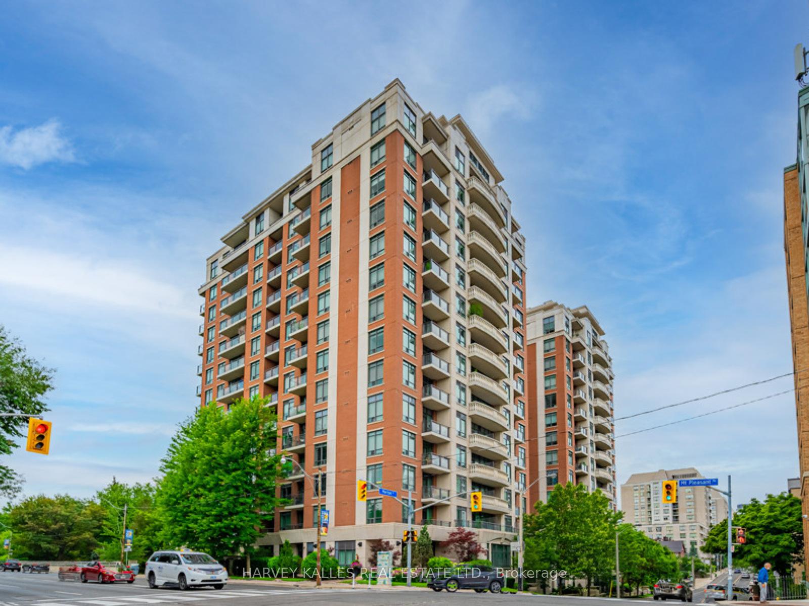 Front of Unit 505, 319 Merton Street