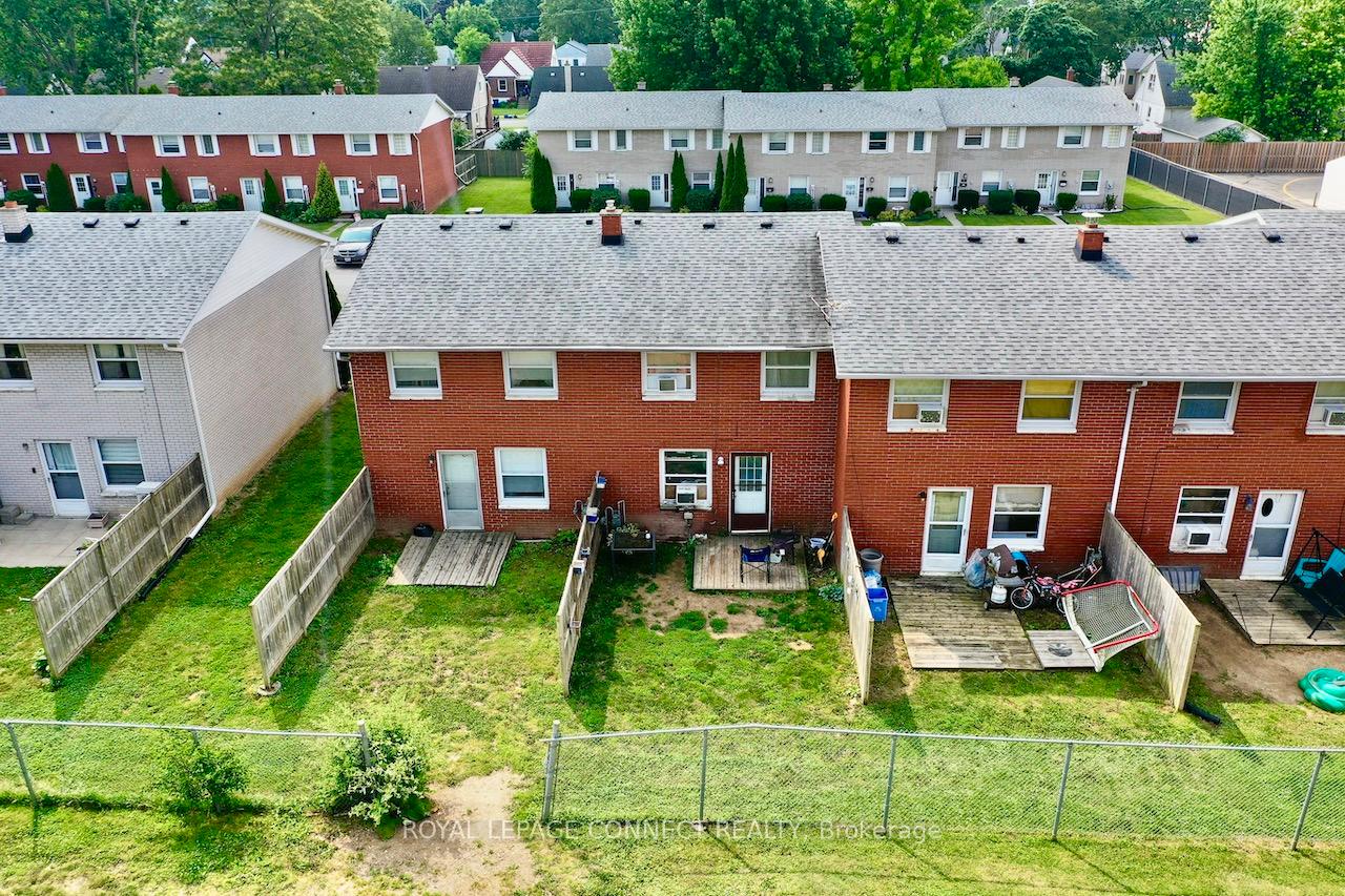 Photo 2 of Unit 5, 37 Orchard Place, Chatham-Kent — HOMEH