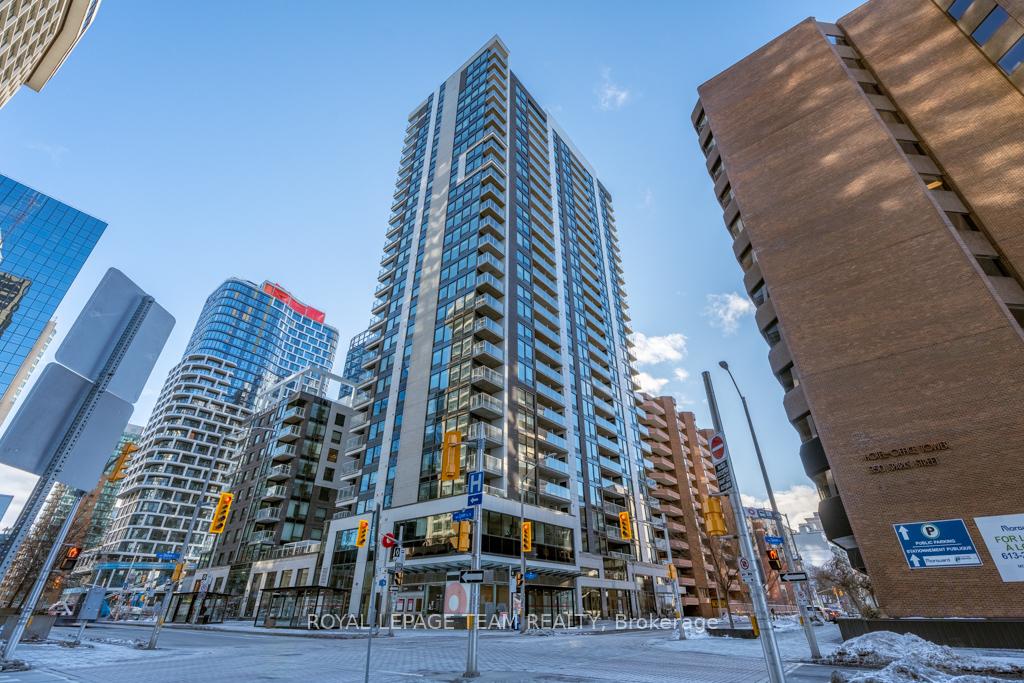 Front of Unit 2603, 340 Queen Street