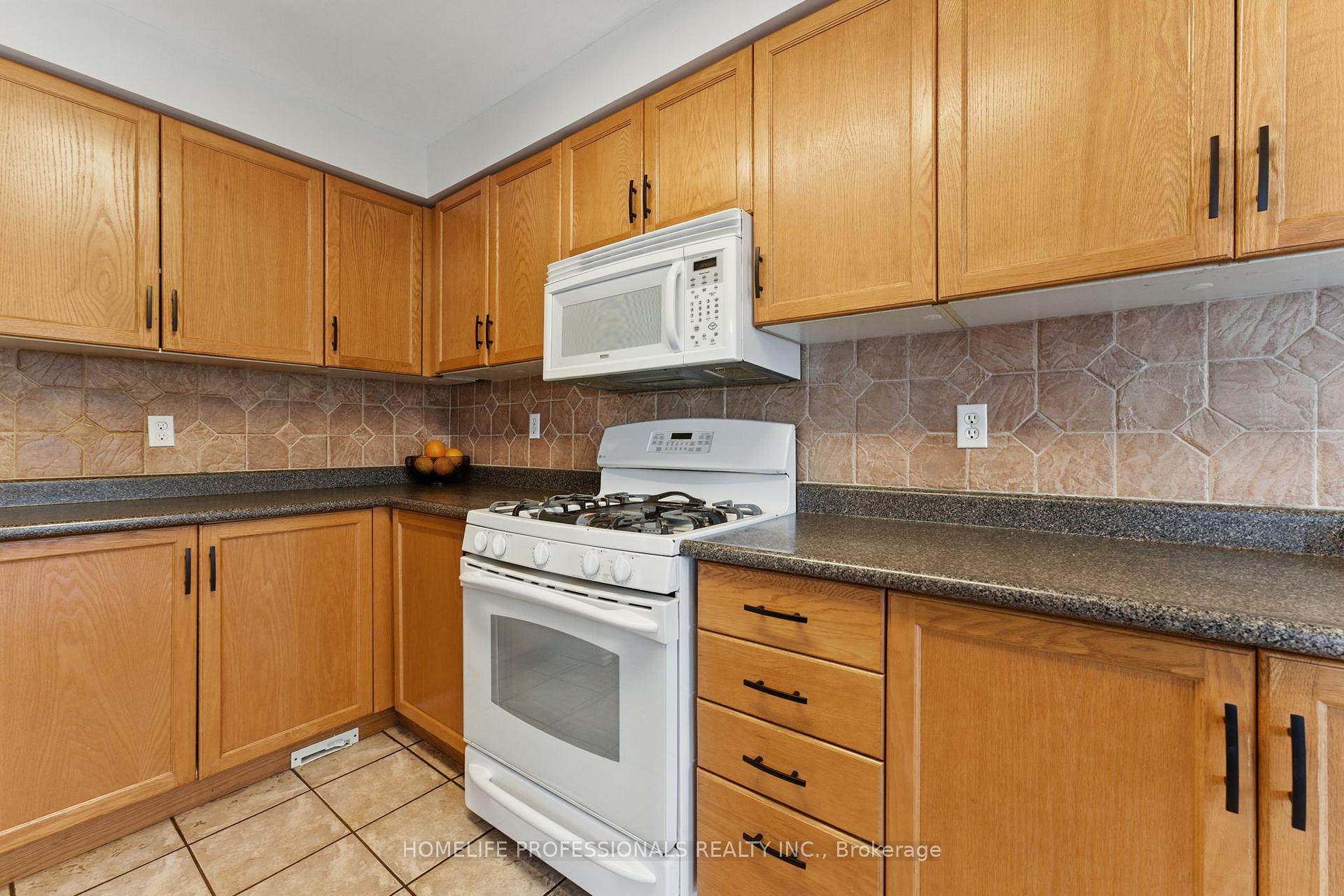 Photo 14 of Unit 32, 485 Green Road, Hamilton, Lakeshore — HOMEH