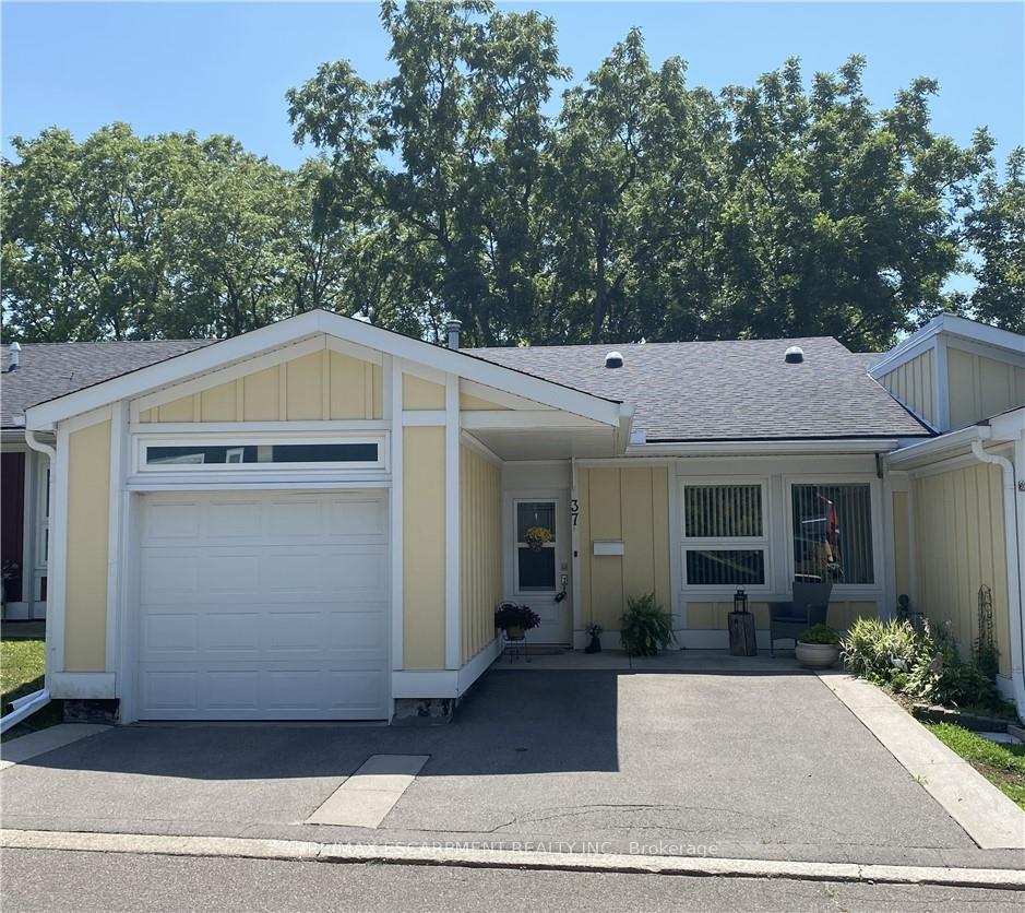 Photo 1 of 37 Bishop Tonnos Way, Hamilton, Kennedy — HOMEH