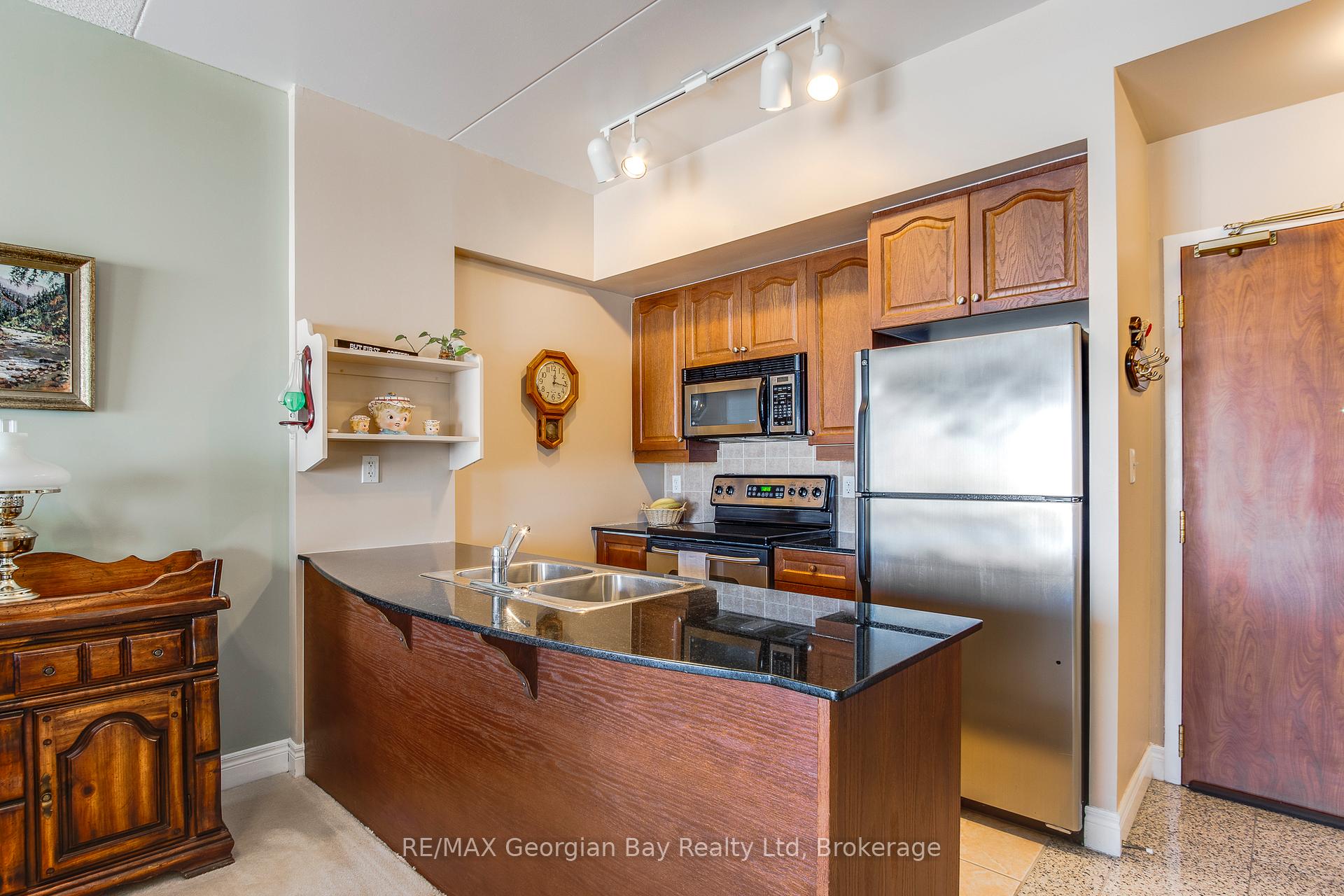 Photo 12 of Unit 406, 280 Aberdeen Boulevard, Midland — HOMEH