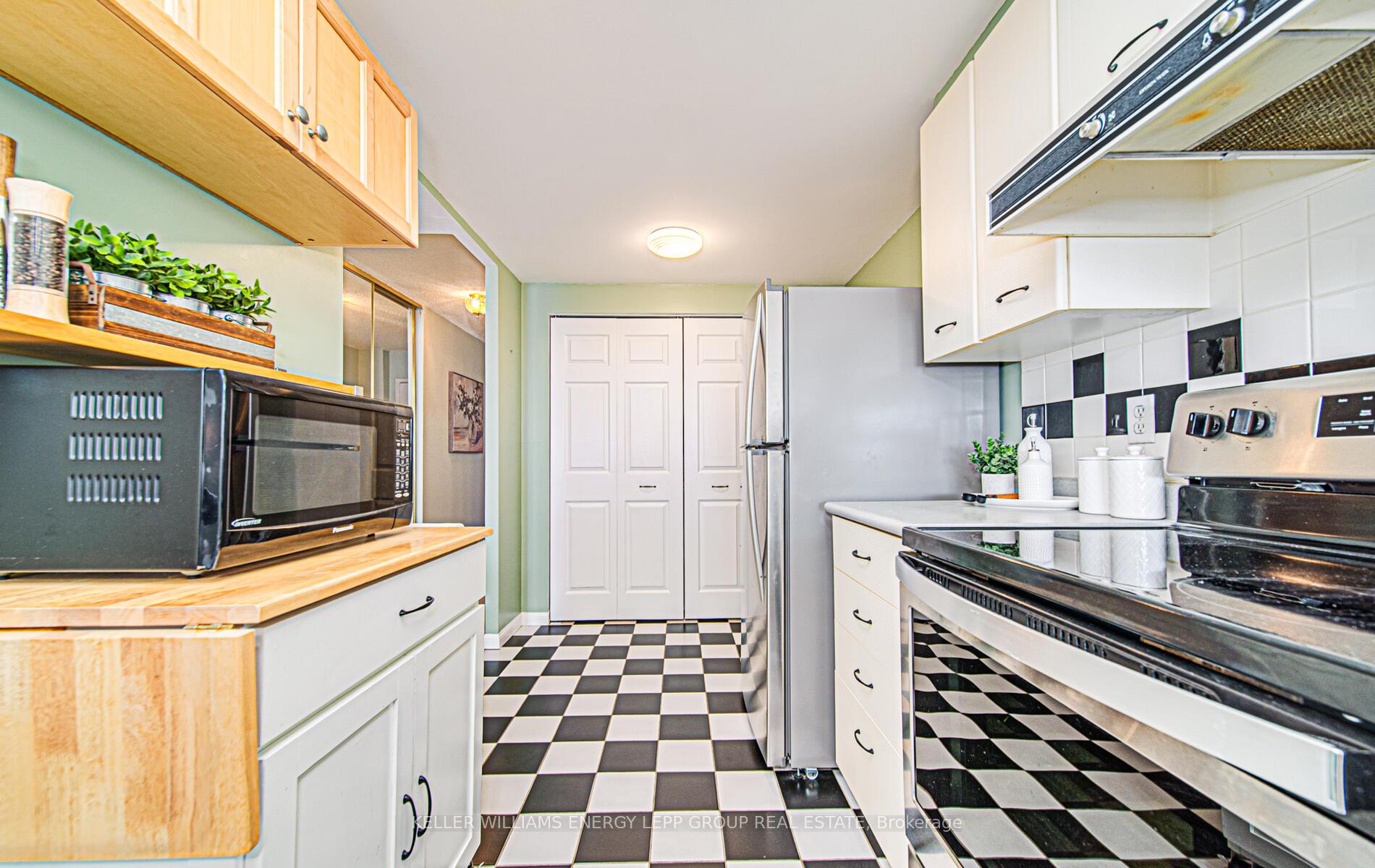 Photo 11 of Unit 1007, 712 Rossland Road E, Whitby, Pringle Creek — HOMEH