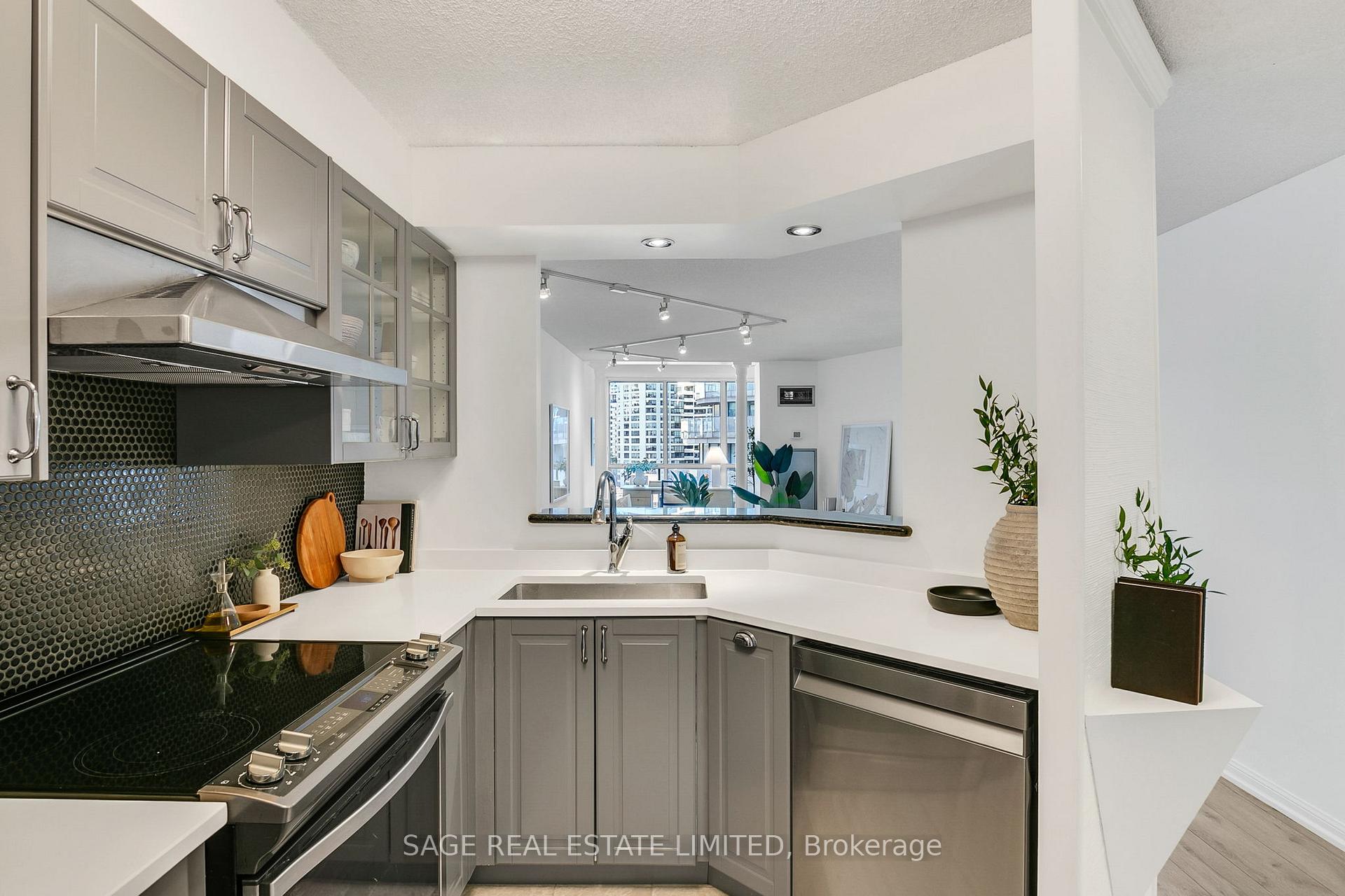 Photo 7 of Unit 912, 24 Wellesley Street W, Toronto, Bay Street Corridor — HOMEH