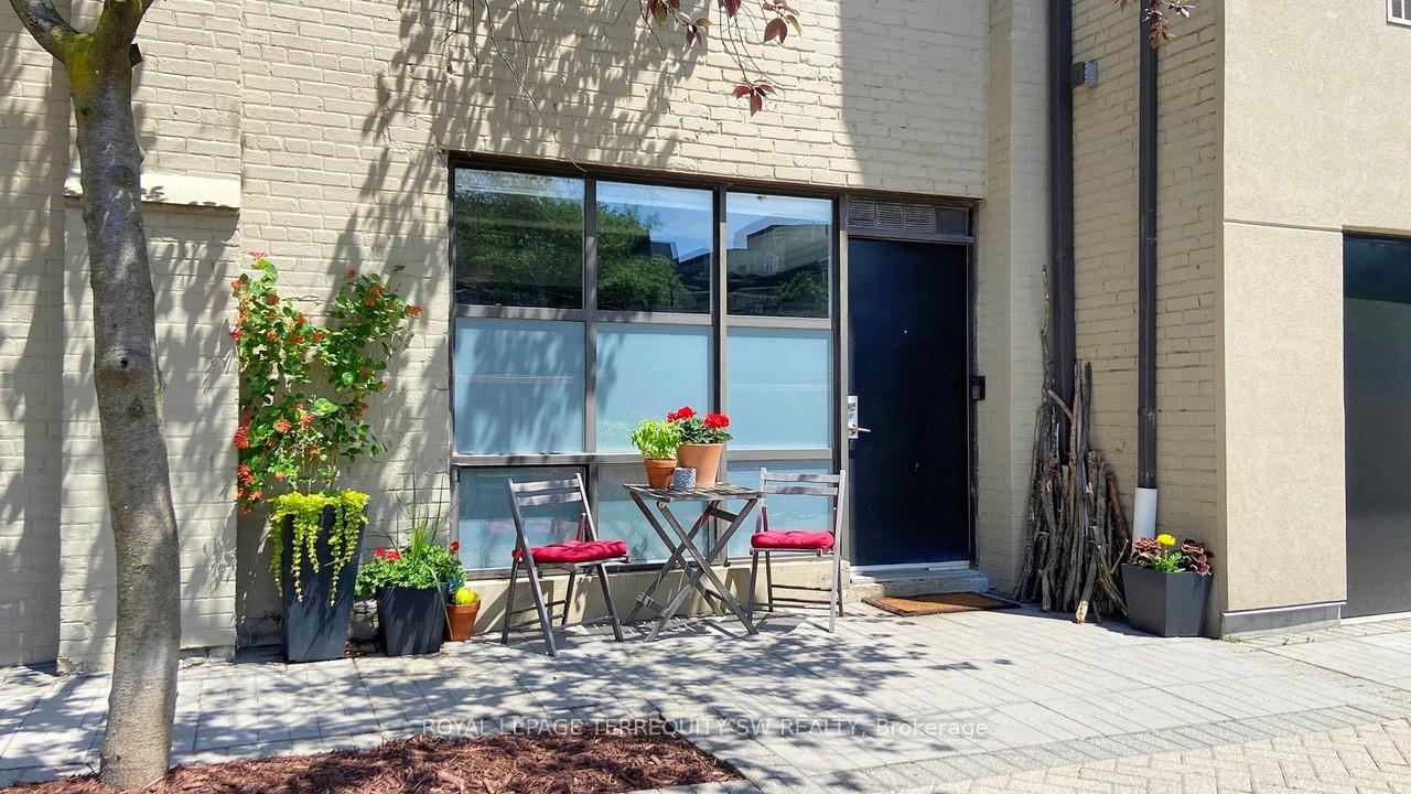 Front of Unit 127, 284 St Helens Avenue