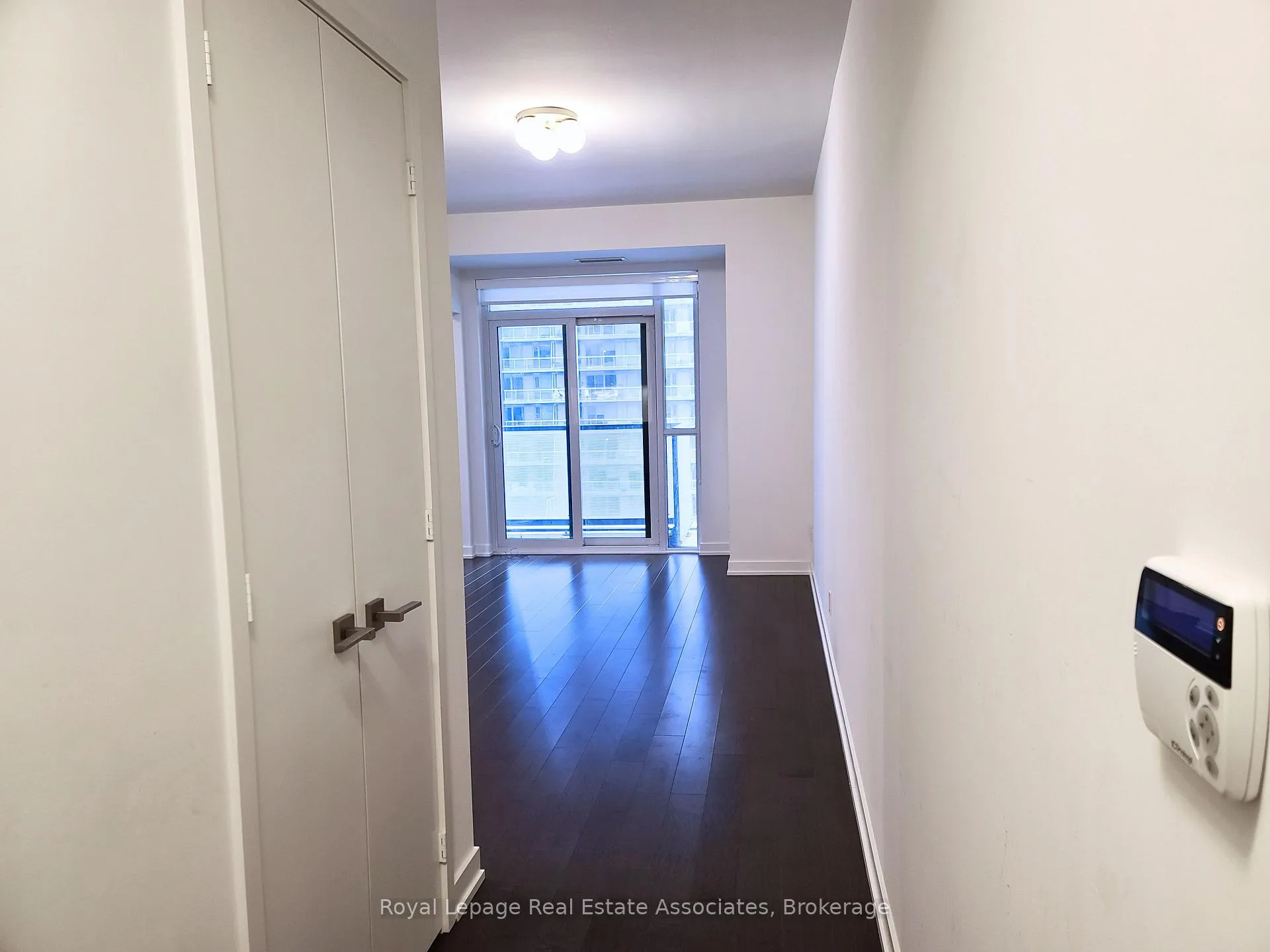 Photo 4 of Unit 1103, 30 Ordnance Street, Toronto, Niagara — HOMEH