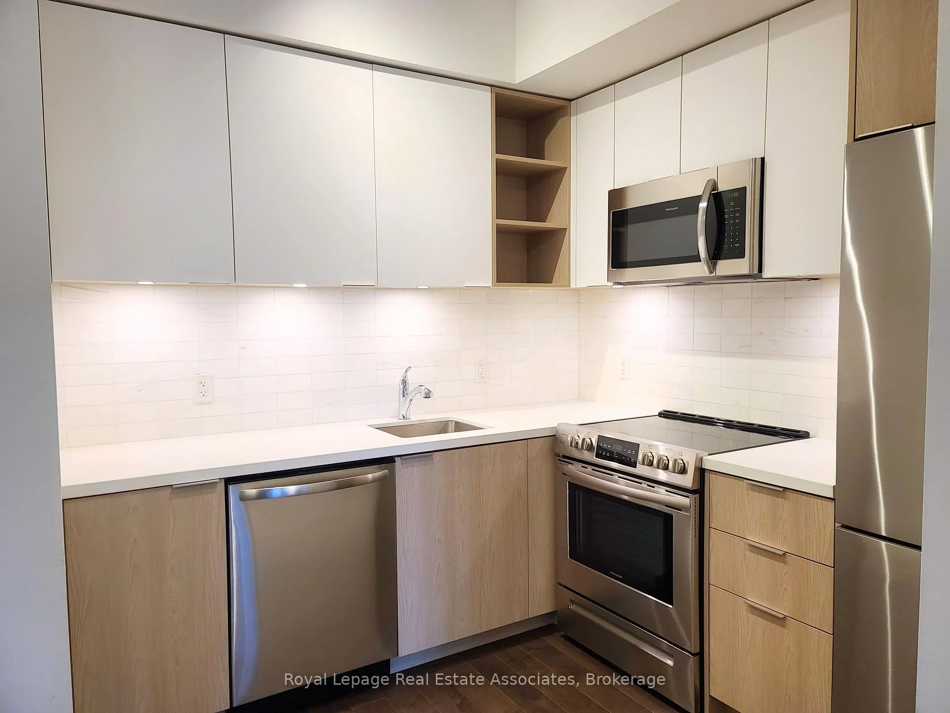 Photo 6 of Unit 1103, 30 Ordnance Street, Toronto, Niagara — HOMEH