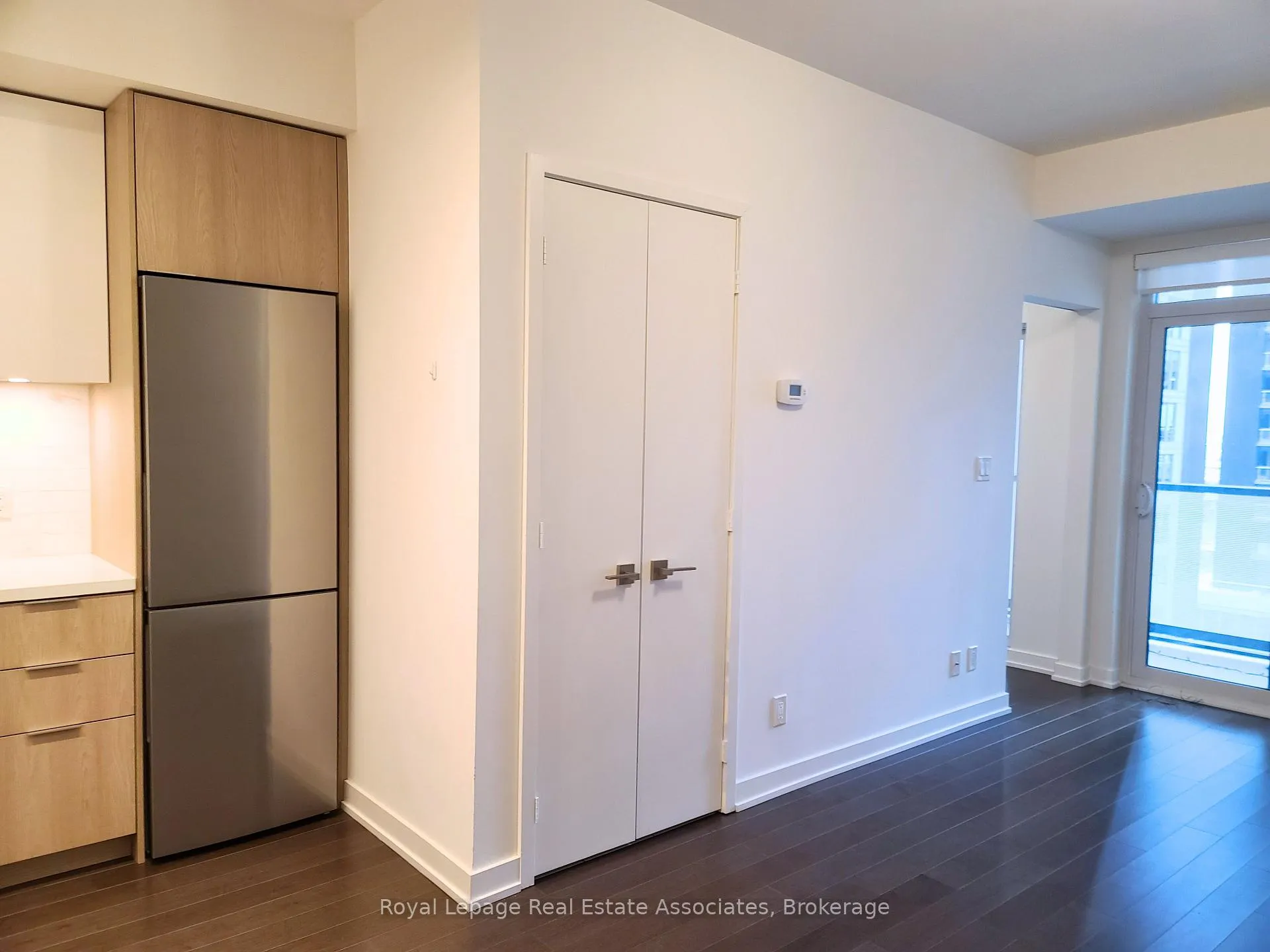 Photo 7 of Unit 1103, 30 Ordnance Street, Toronto, Niagara — HOMEH
