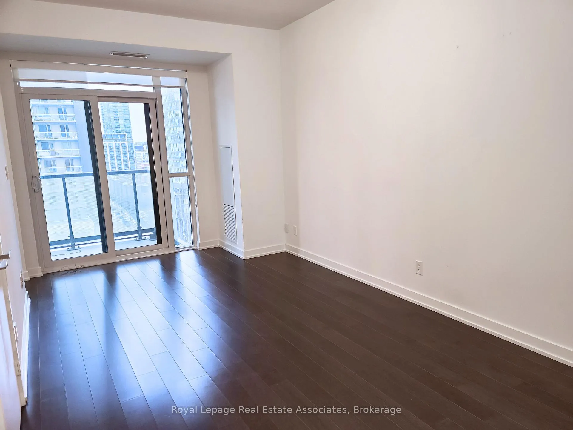 Photo 9 of Unit 1103, 30 Ordnance Street, Toronto, Niagara — HOMEH
