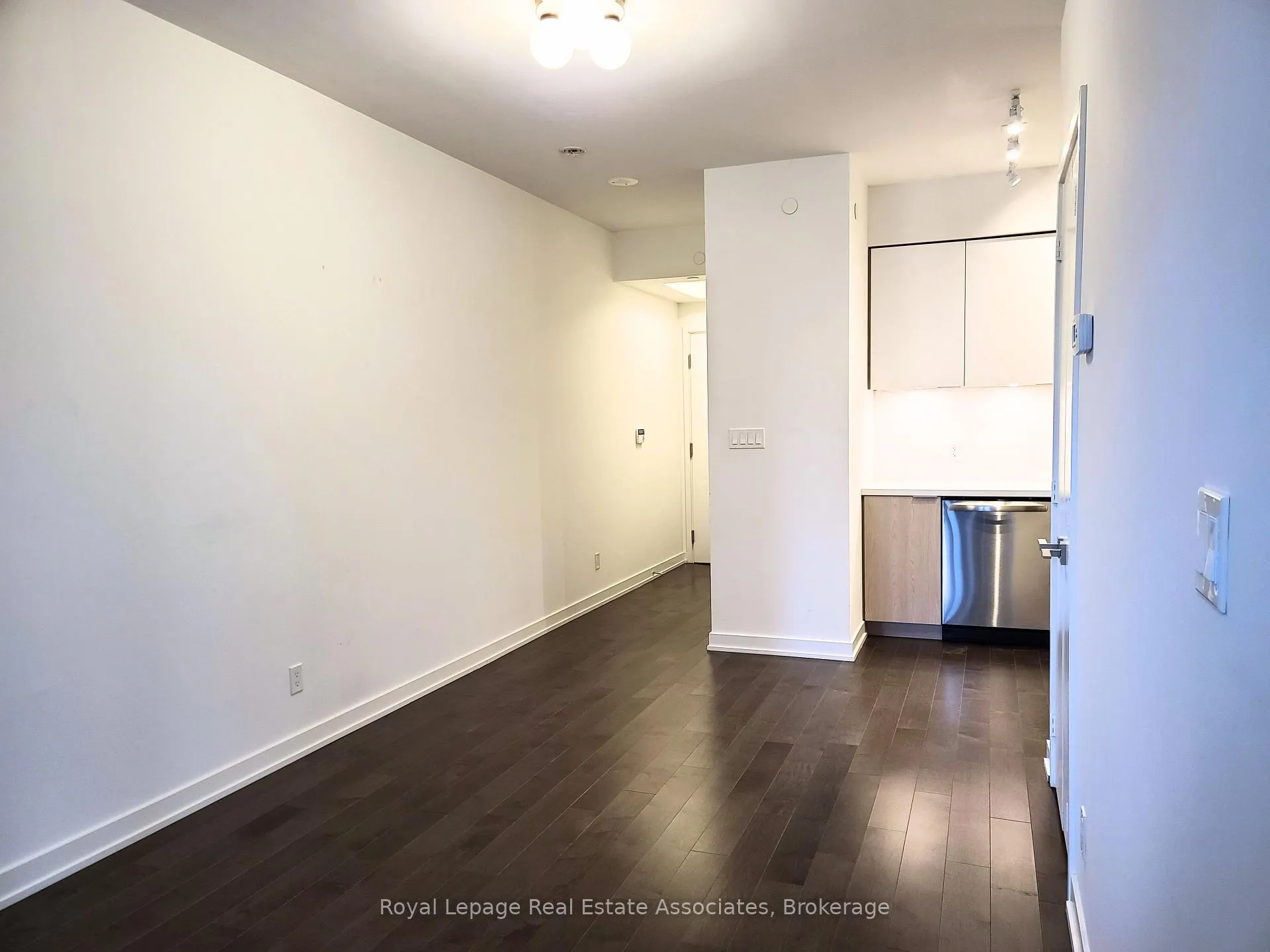 Photo 11 of Unit 1103, 30 Ordnance Street, Toronto, Niagara — HOMEH