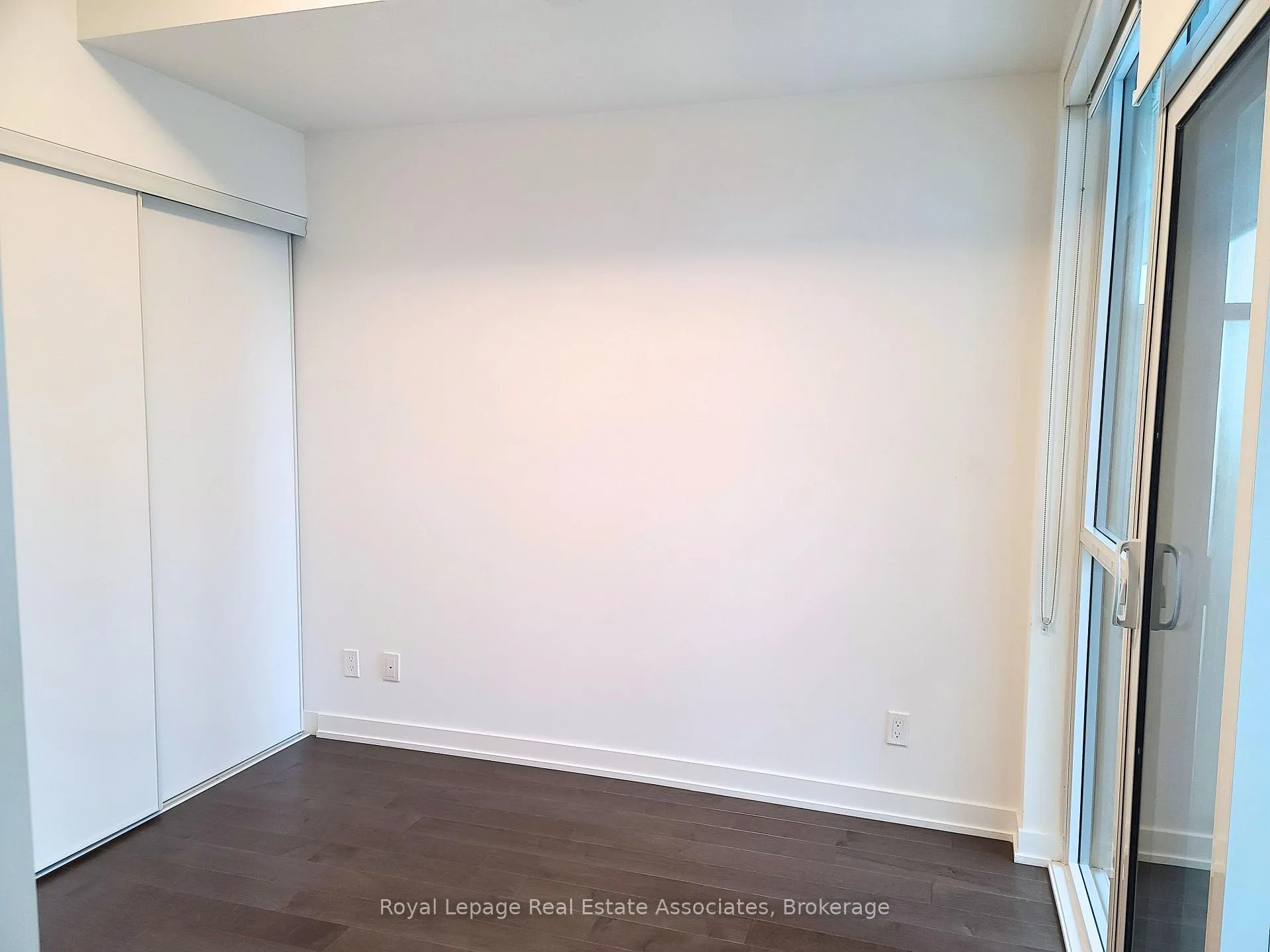 Photo 13 of Unit 1103, 30 Ordnance Street, Toronto, Niagara — HOMEH