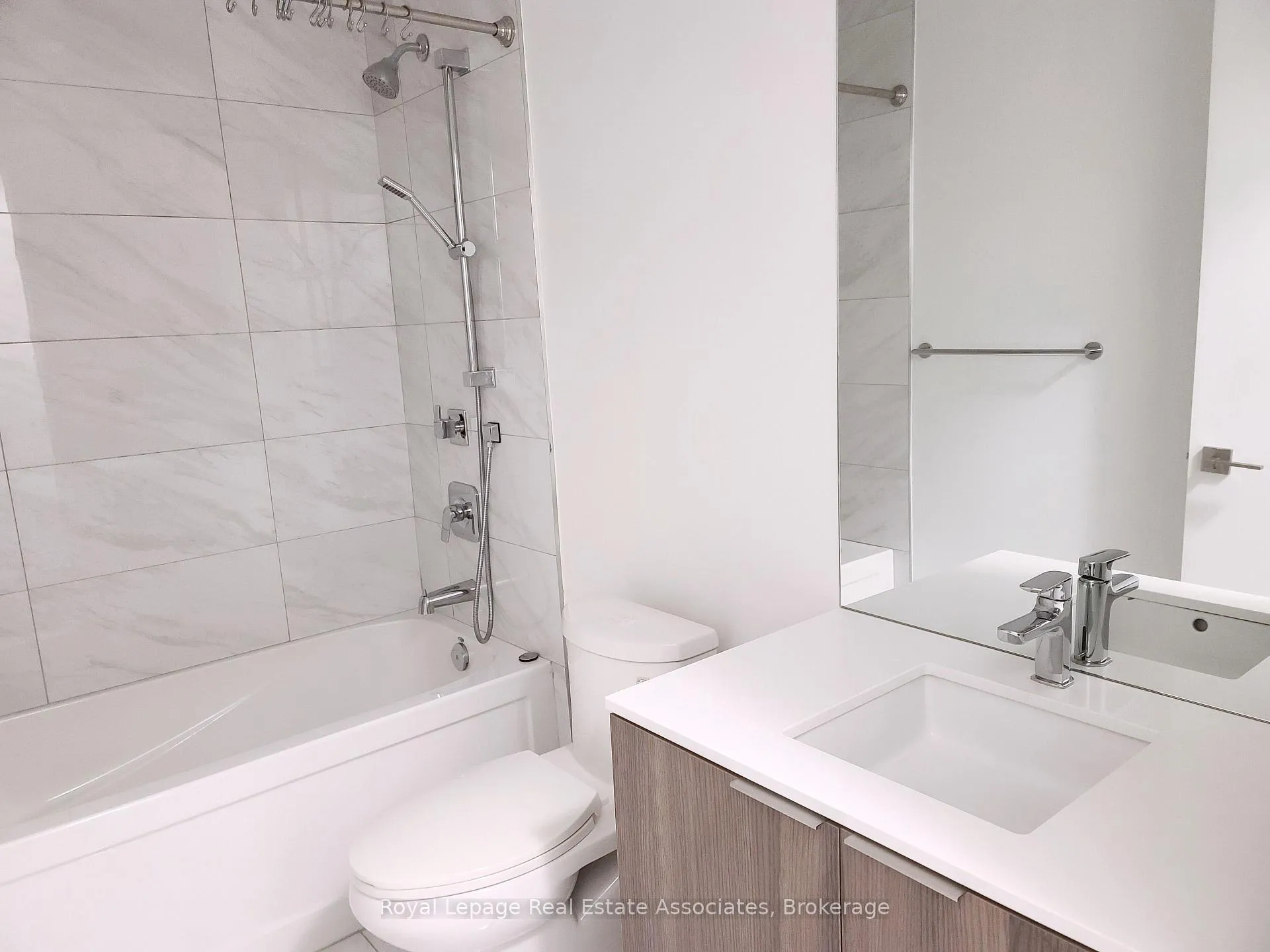 Photo 15 of Unit 1103, 30 Ordnance Street, Toronto, Niagara — HOMEH