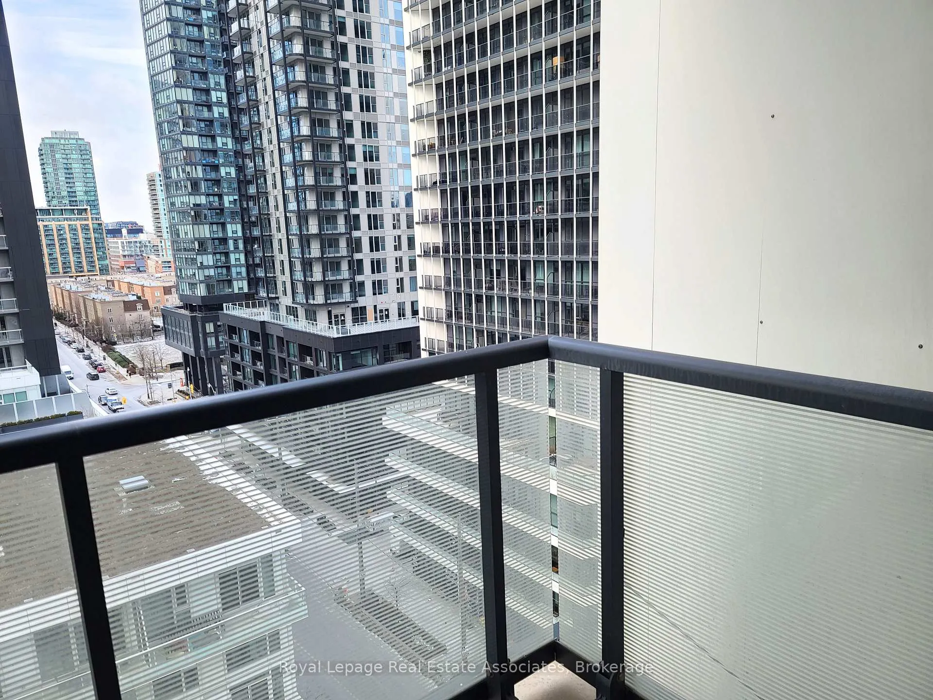Photo 17 of Unit 1103, 30 Ordnance Street, Toronto, Niagara — HOMEH