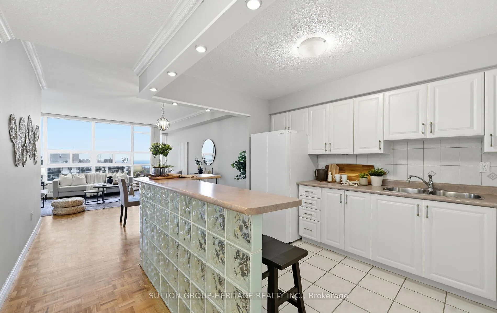 Front of Unit 2007, 3380 Eglinton Avenue E