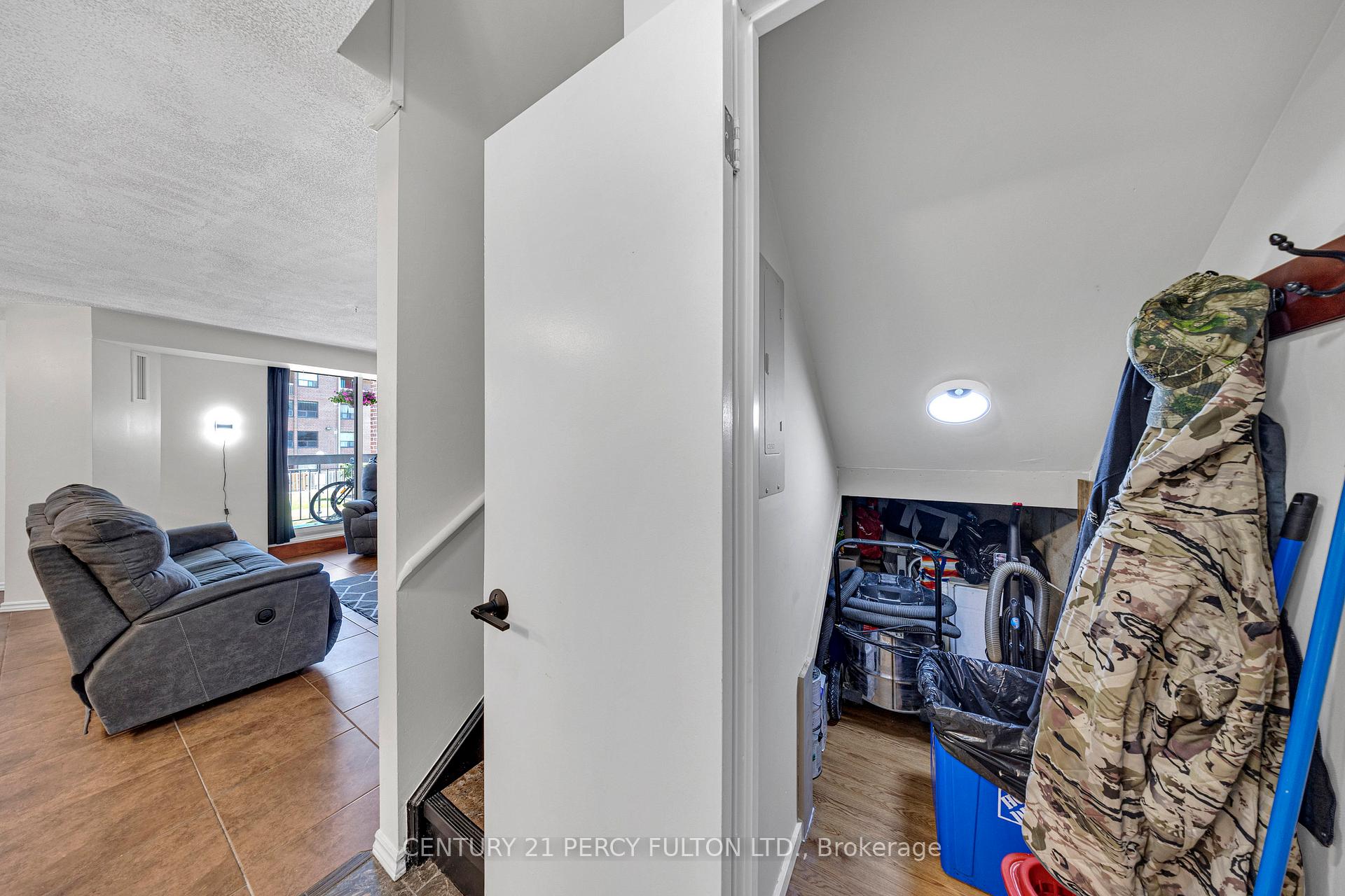 Photo 6 of Unit 204, 4062 Lawrence Avenue E, Scarborough, West Hill — HOMEH