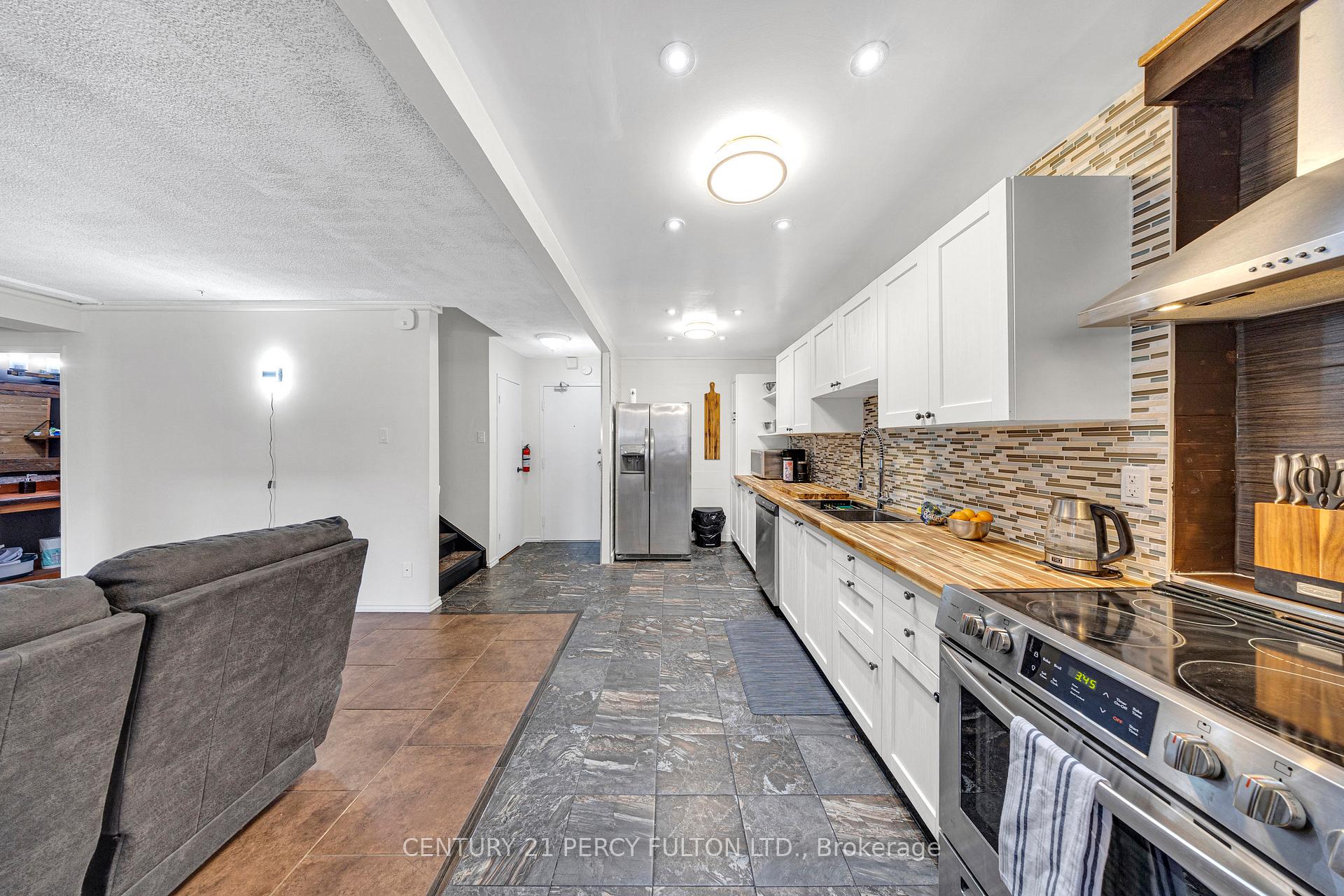 Photo 9 of Unit 204, 4062 Lawrence Avenue E, Scarborough, West Hill — HOMEH