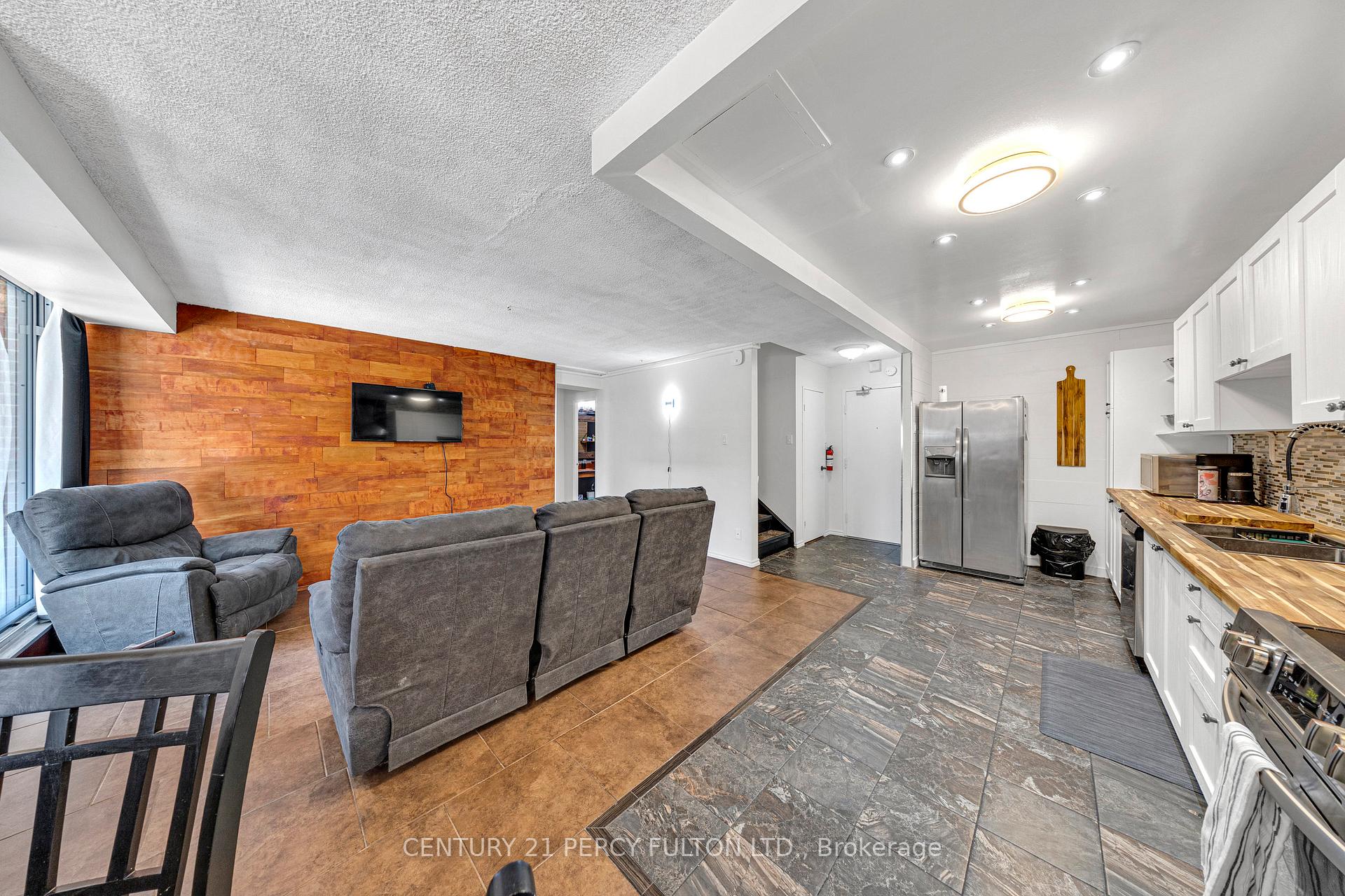 Photo 10 of Unit 204, 4062 Lawrence Avenue E, Scarborough, West Hill — HOMEH