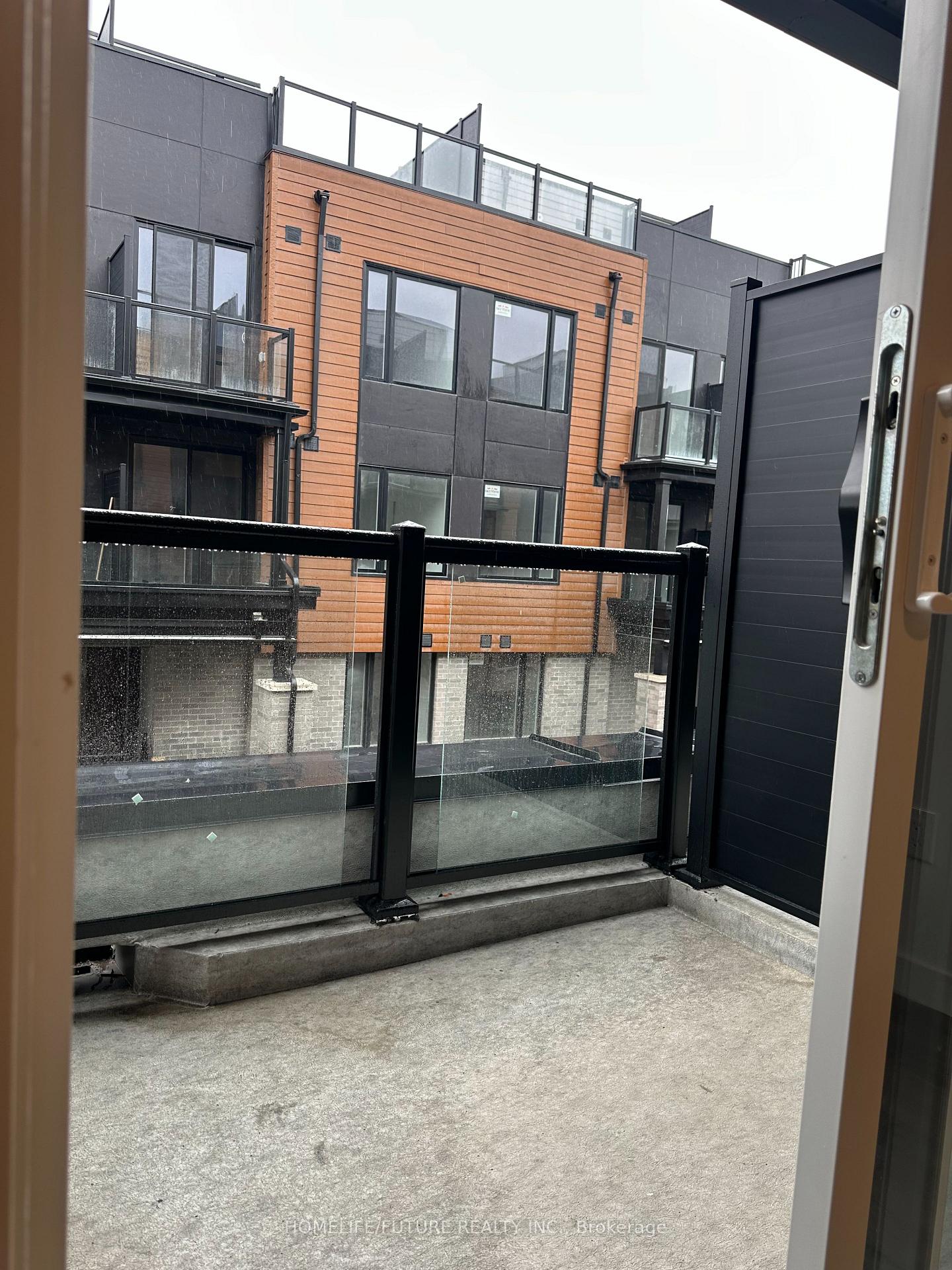 Photo 6 of Unit 22, 117 Marydale Avenue, Markham, Middlefield — HOMEH