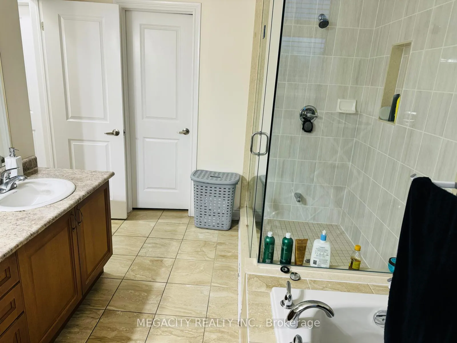 Photo 17 of Unit upper portion, 47 Elysian Fields Circle, Brampton, Bram West — HOMEH